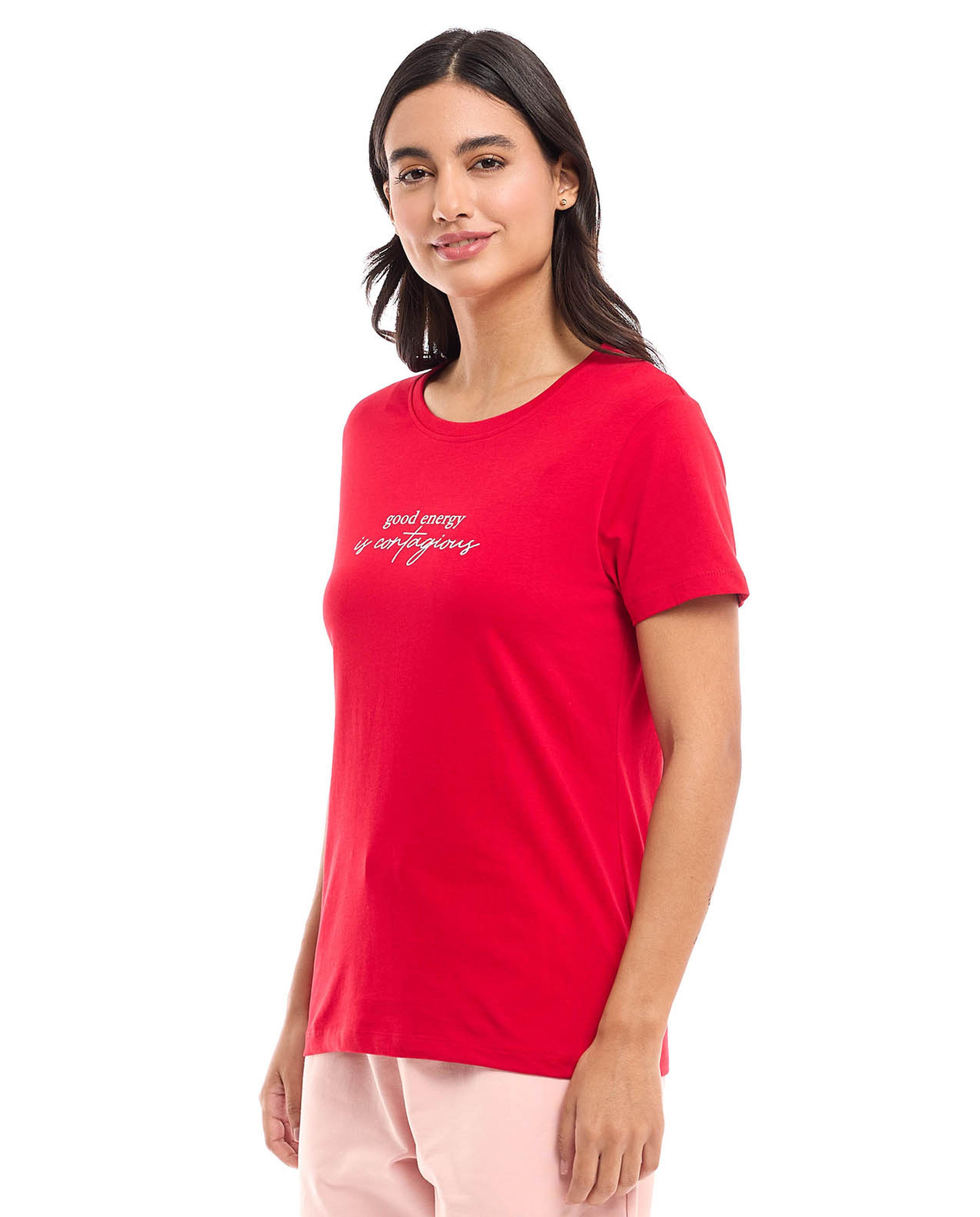 تيشيرت بياقة مستديرة وأكمام قصيرة وطبعة