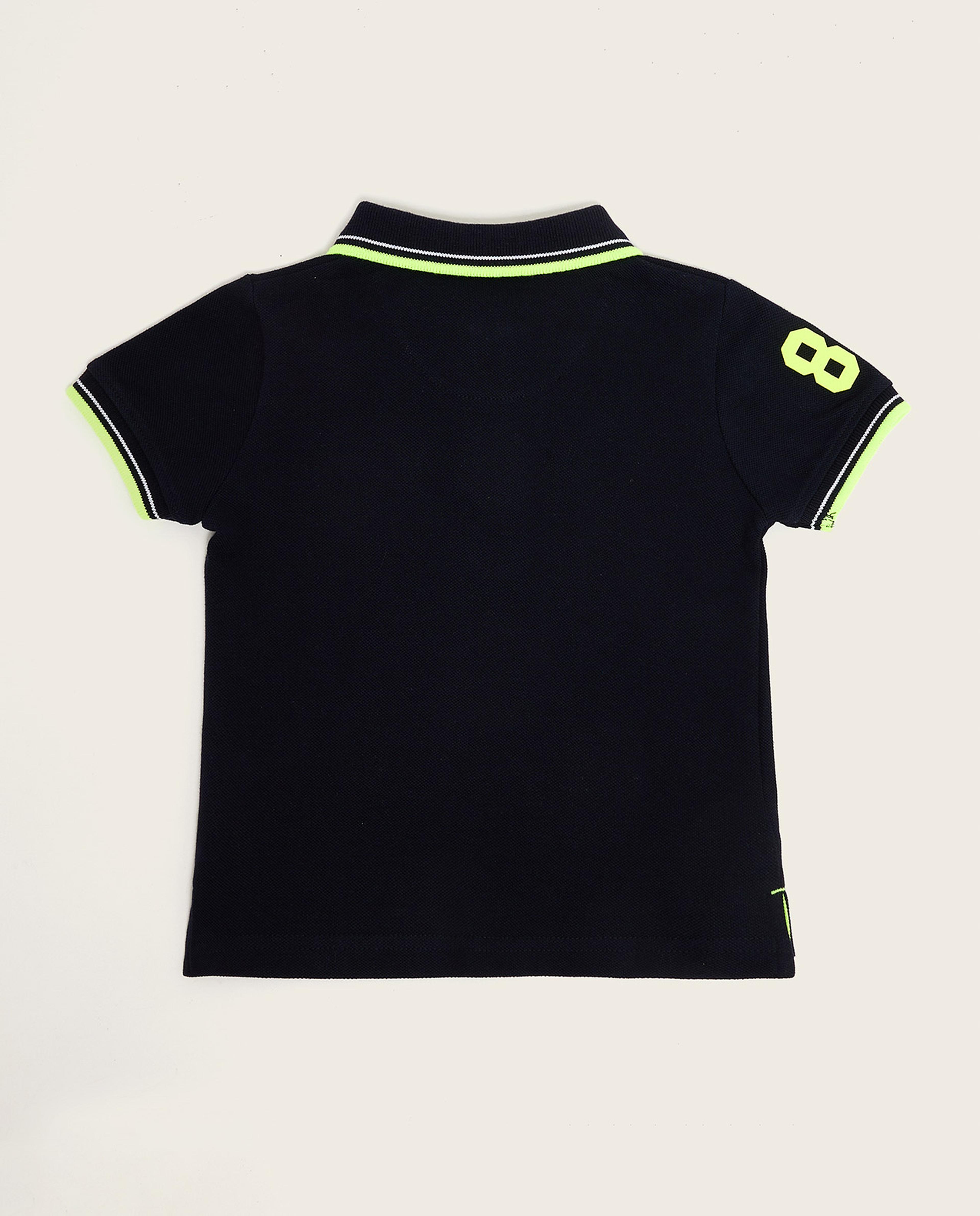 تيشيرت بولو بطبعة وأكمام قصيرة