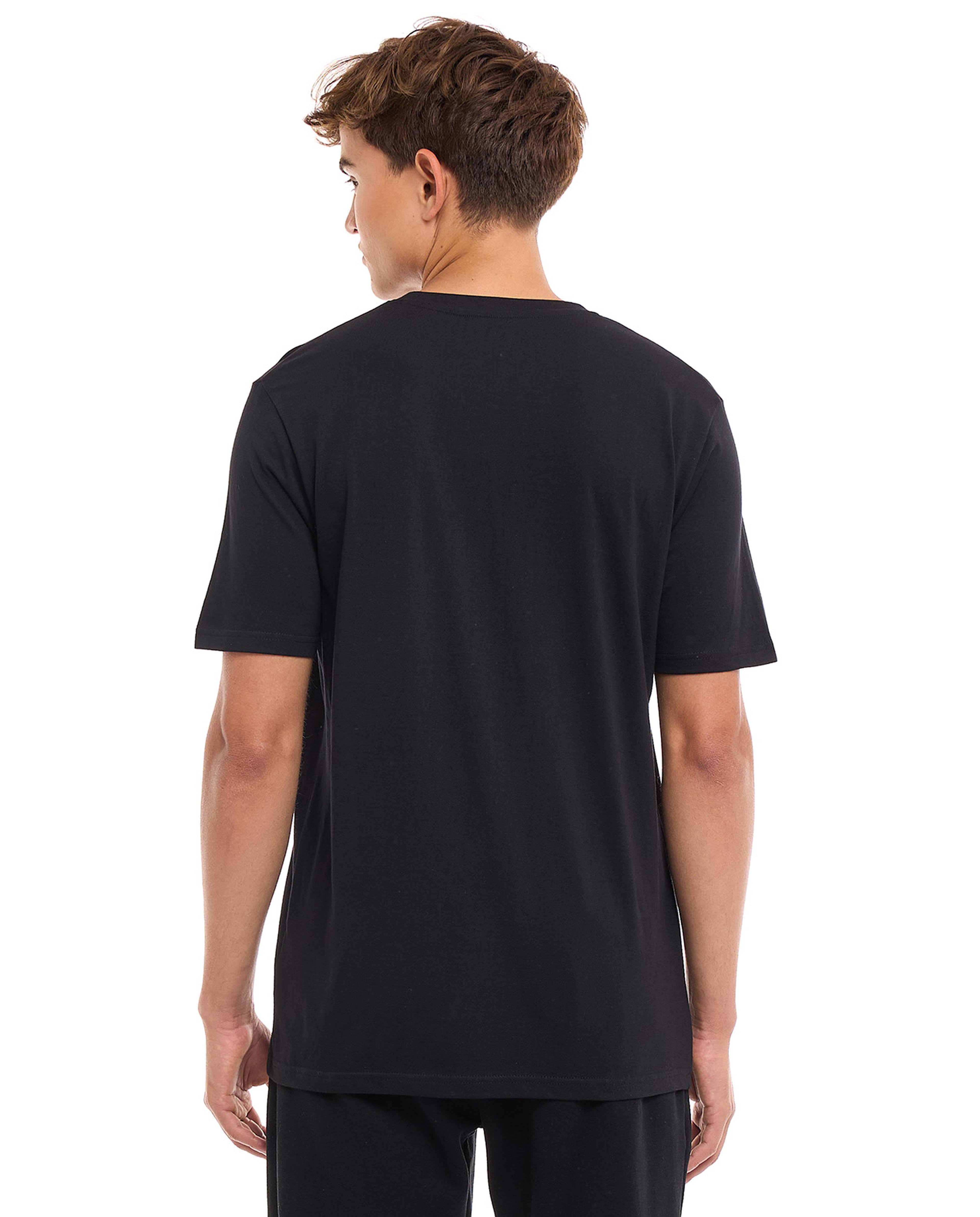 تيشيرت بأكمام قصيرة وياقة دائرية و طبعة