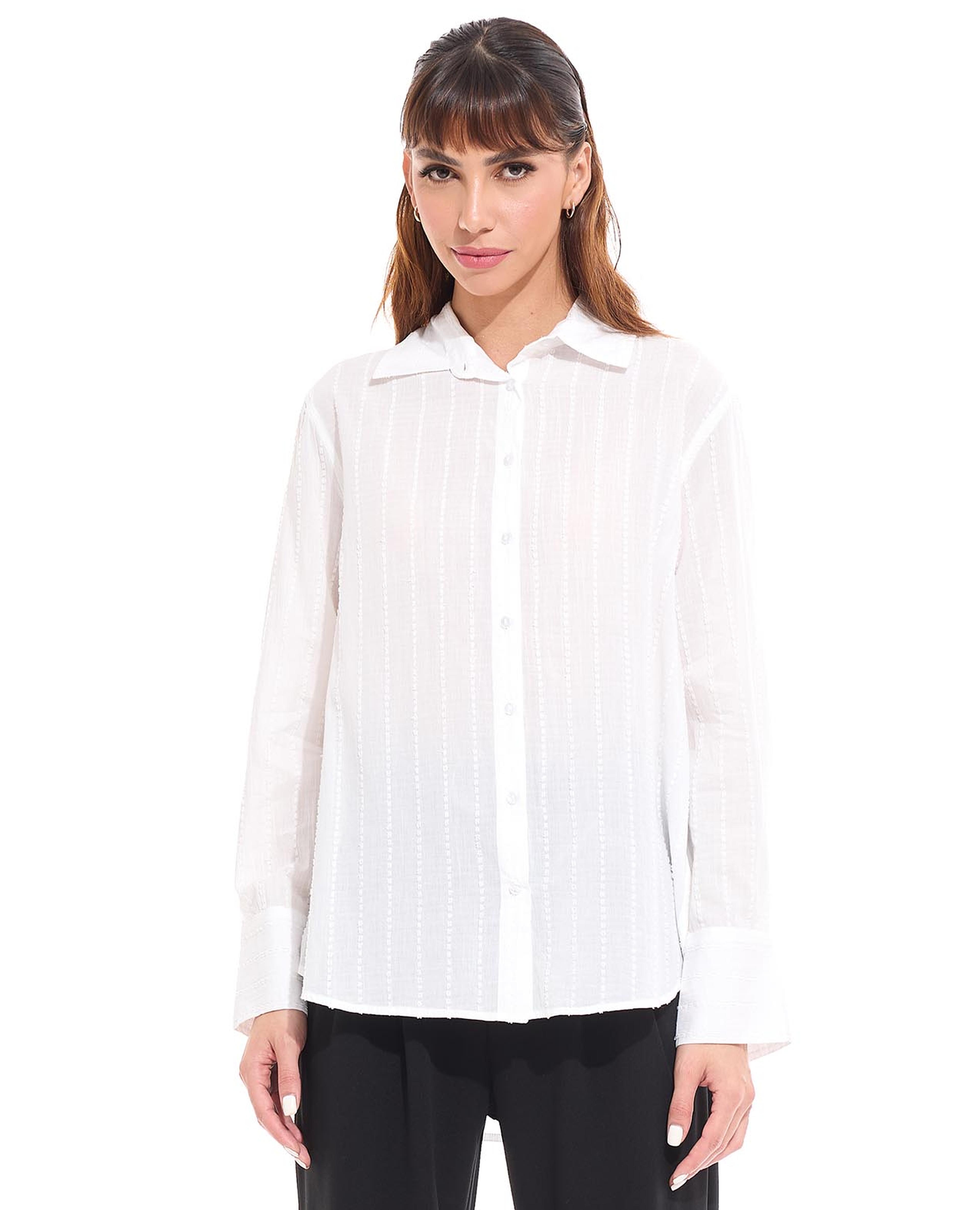 قميص منسوج بأكمام طويلة و ياقة كلاسيك