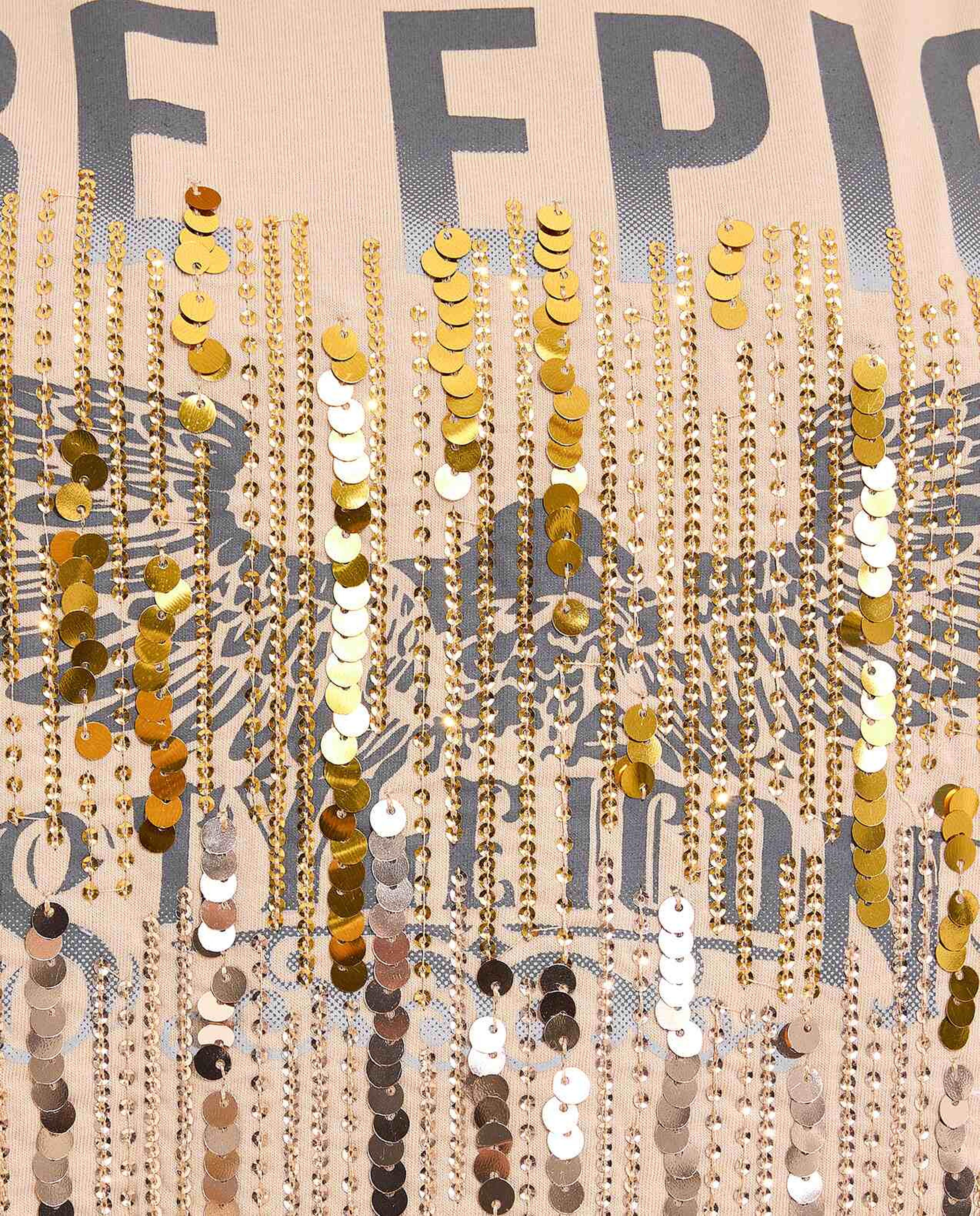 تيشيرت بأكمام قصيرة ورقبة مستديرة و طبعة جرافيك