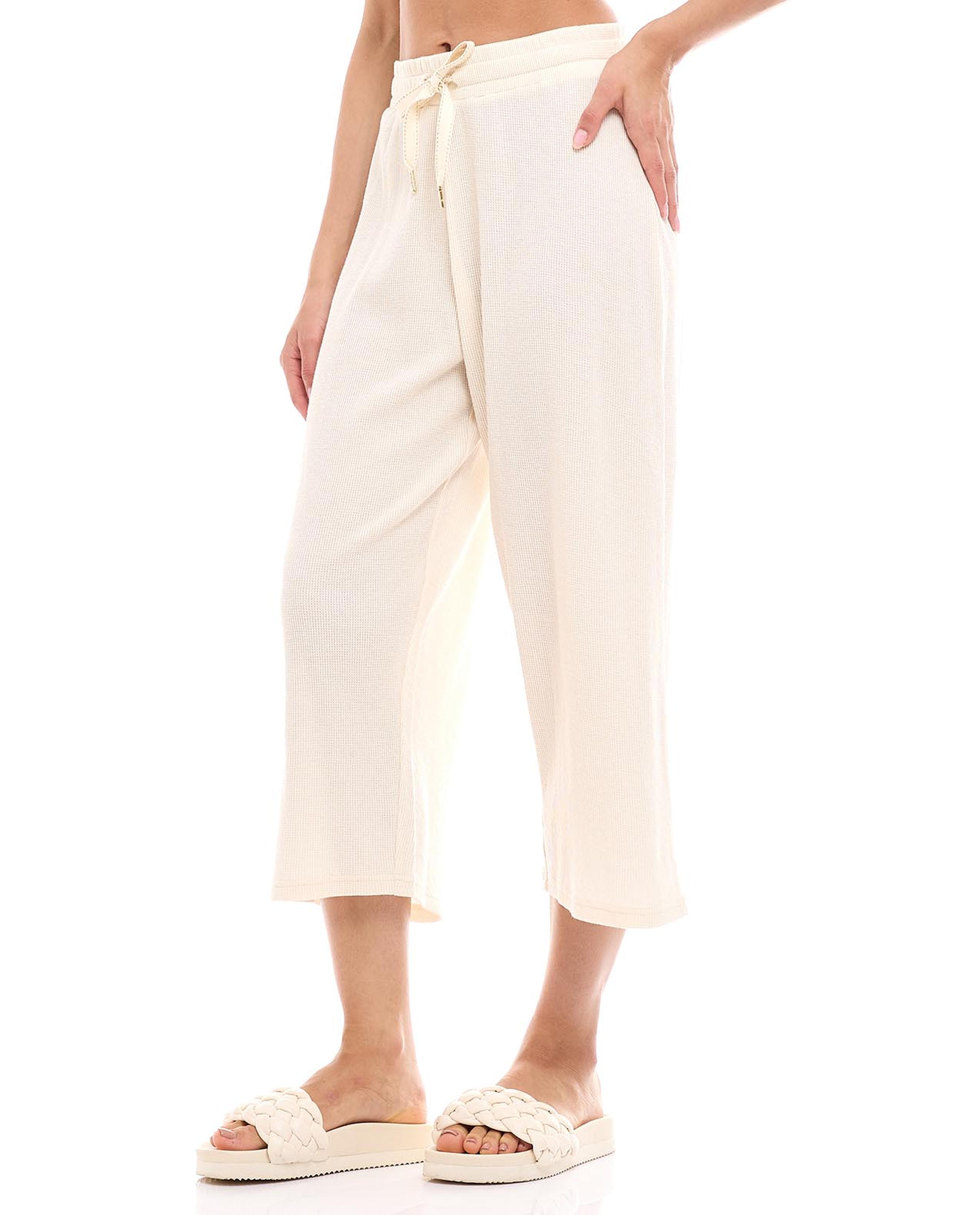 توب نوم بياقة مستديرة وأكمام قصيرة