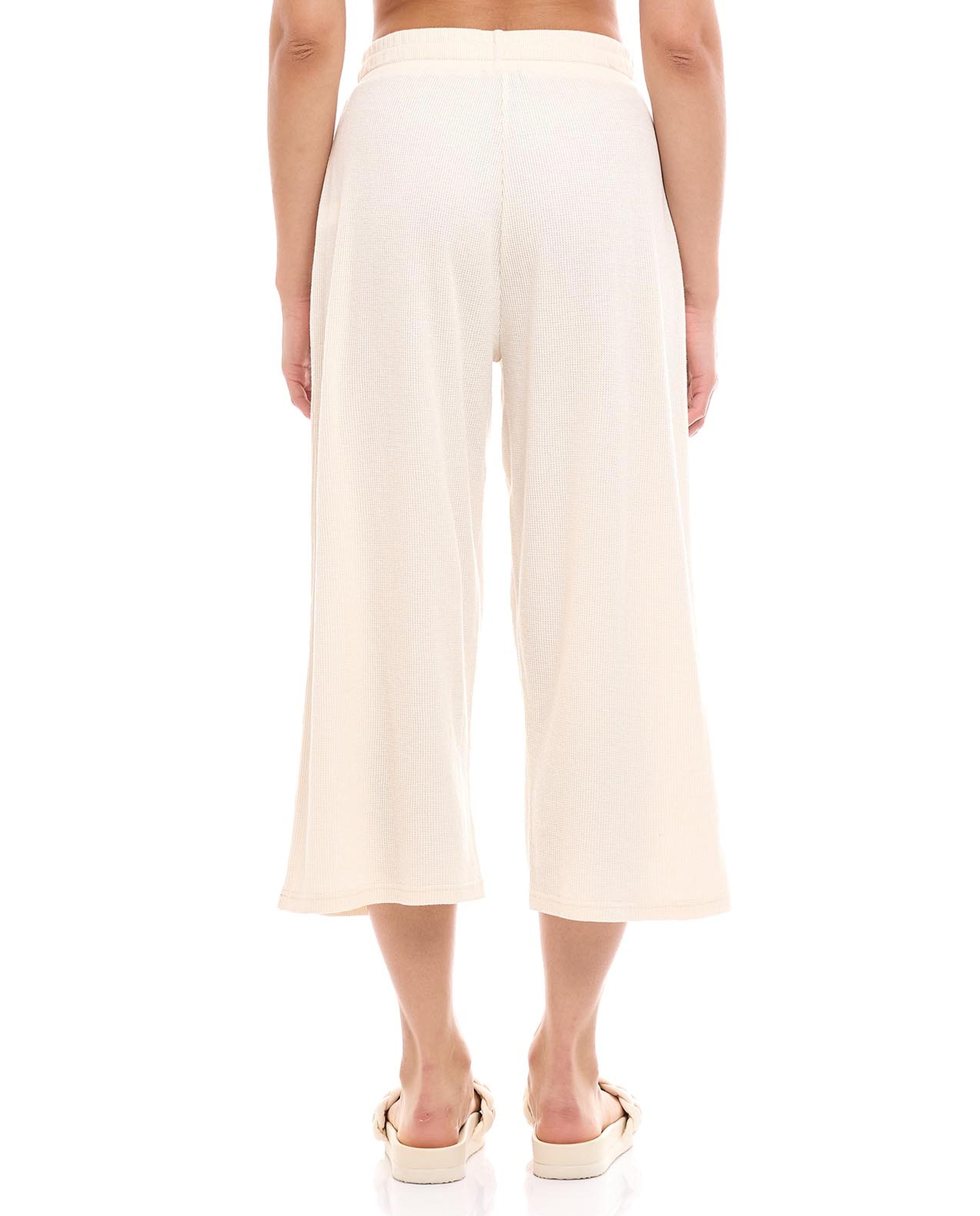 توب نوم بياقة مستديرة وأكمام قصيرة