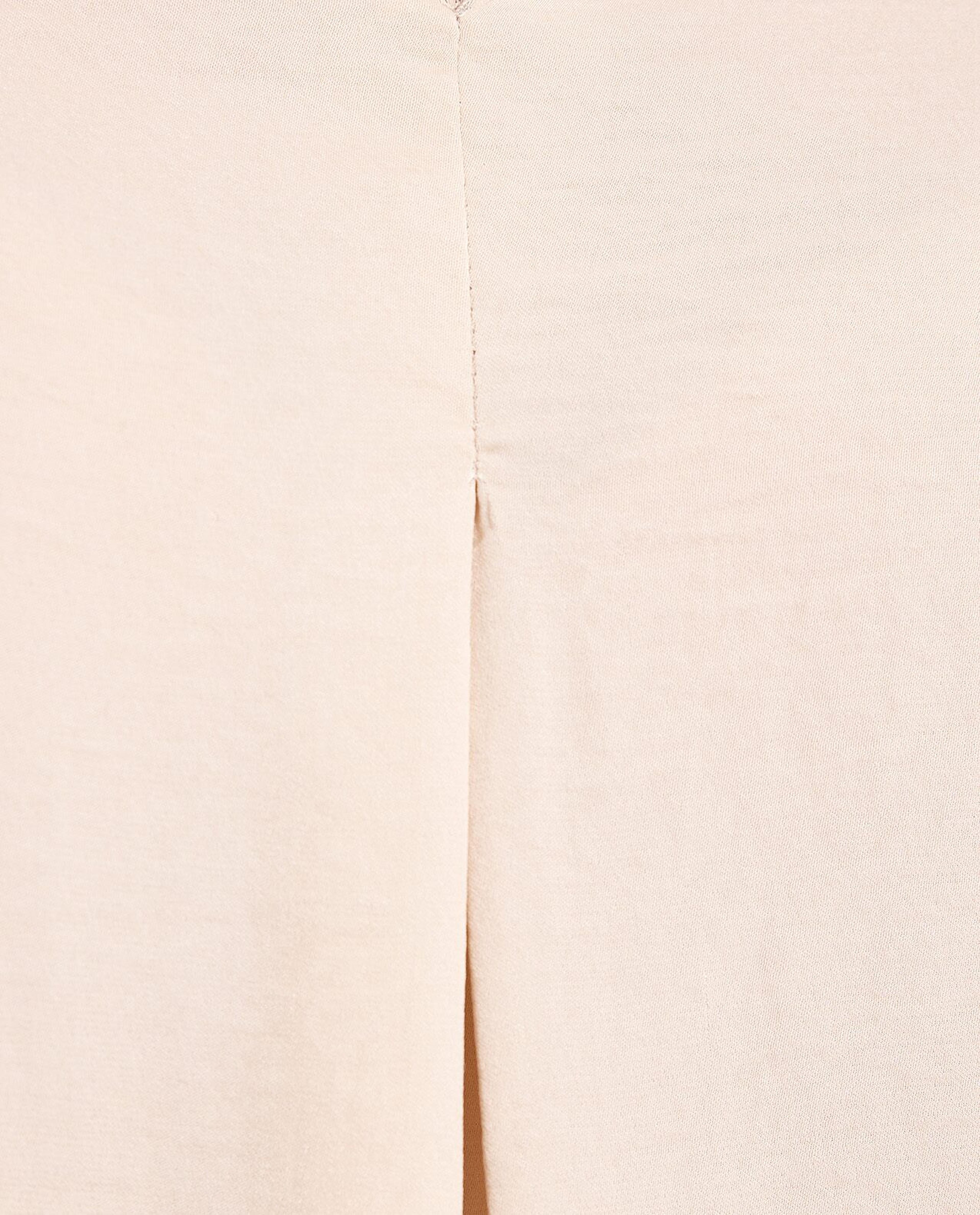 قميص بياقة ليبل وأكمام ثلاث أرباع