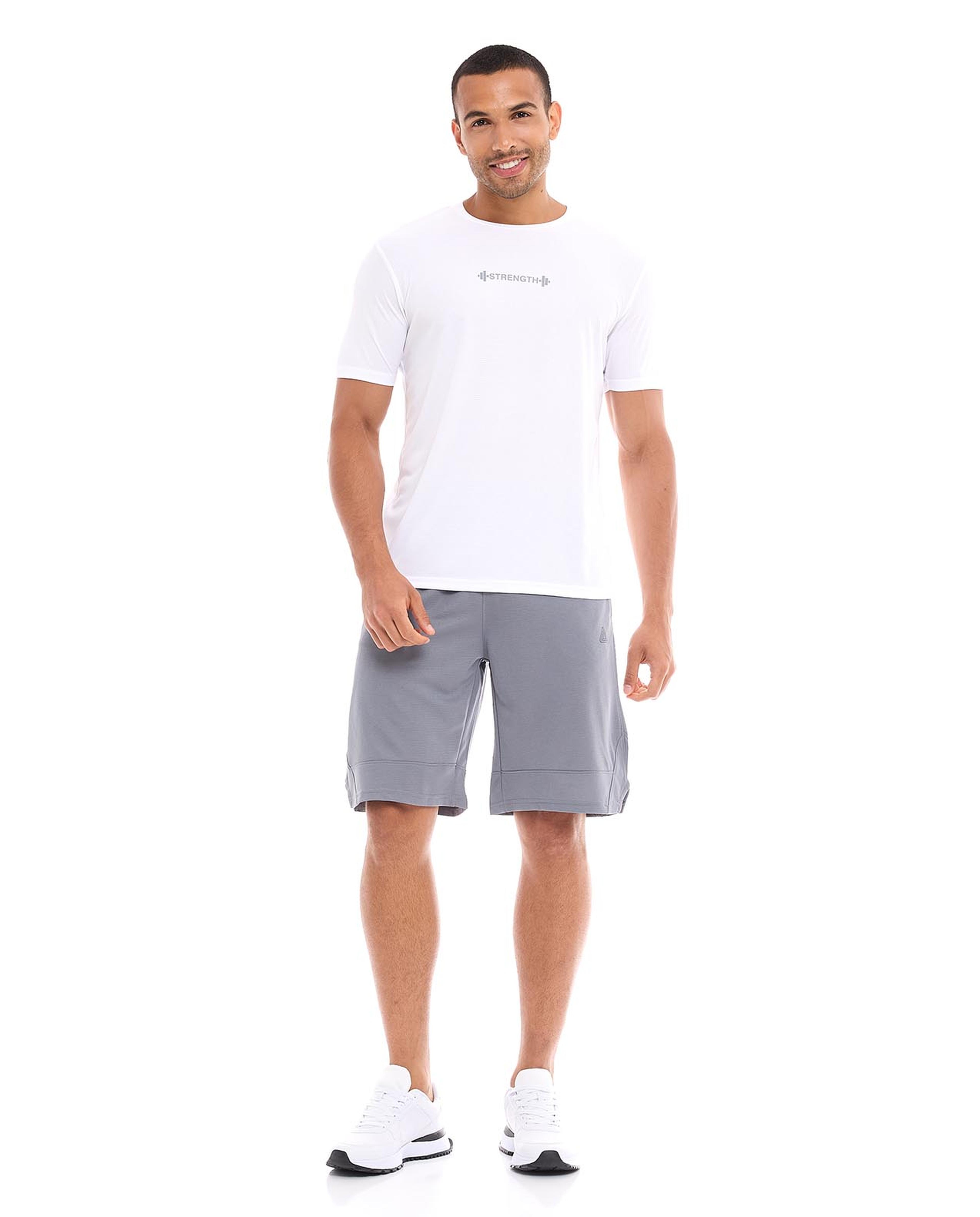 تيشيرت رياضي بياقة مستديرة وأكمام قصيرة وطبعة