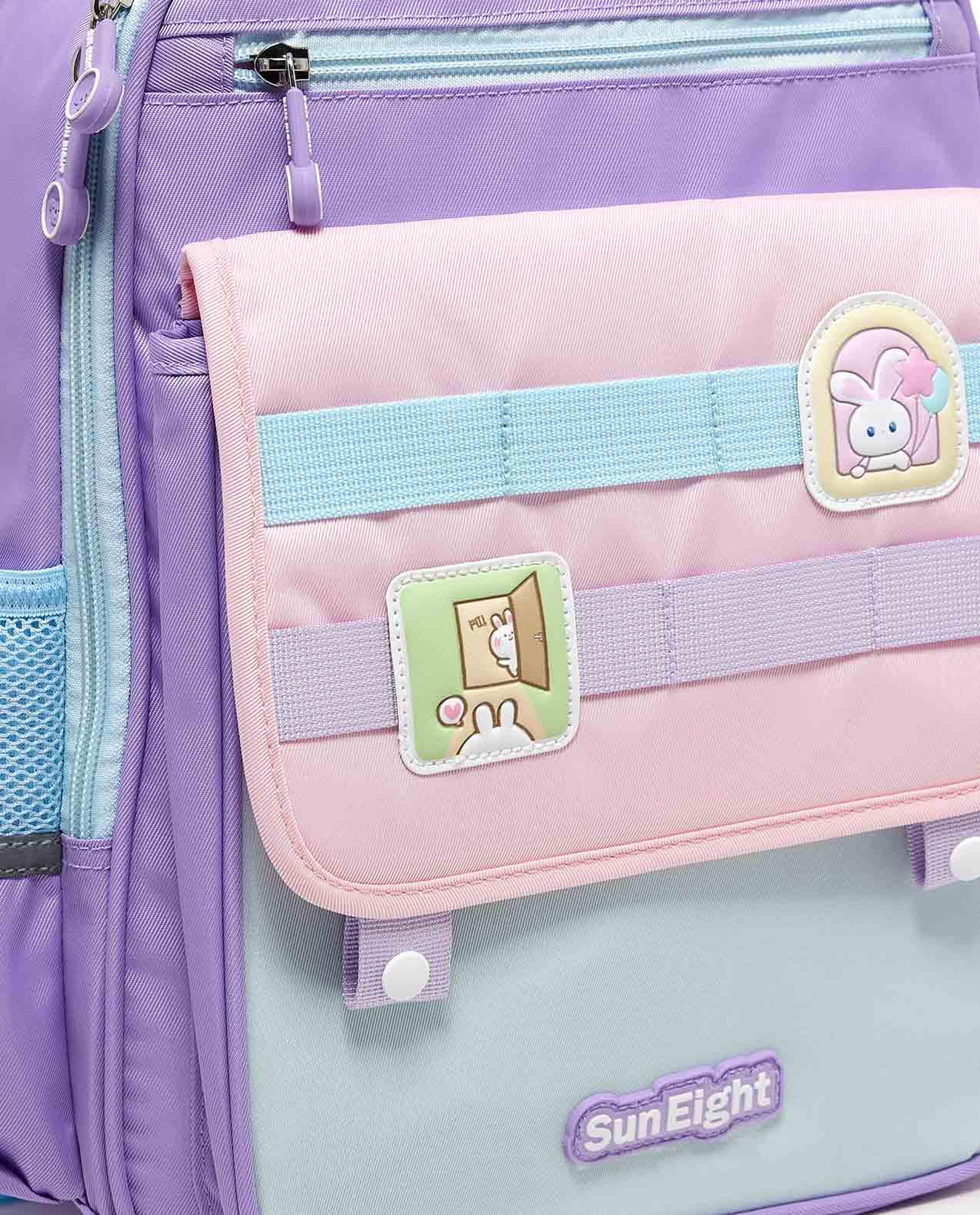 حقيبة ظهر بألوان متناسقة