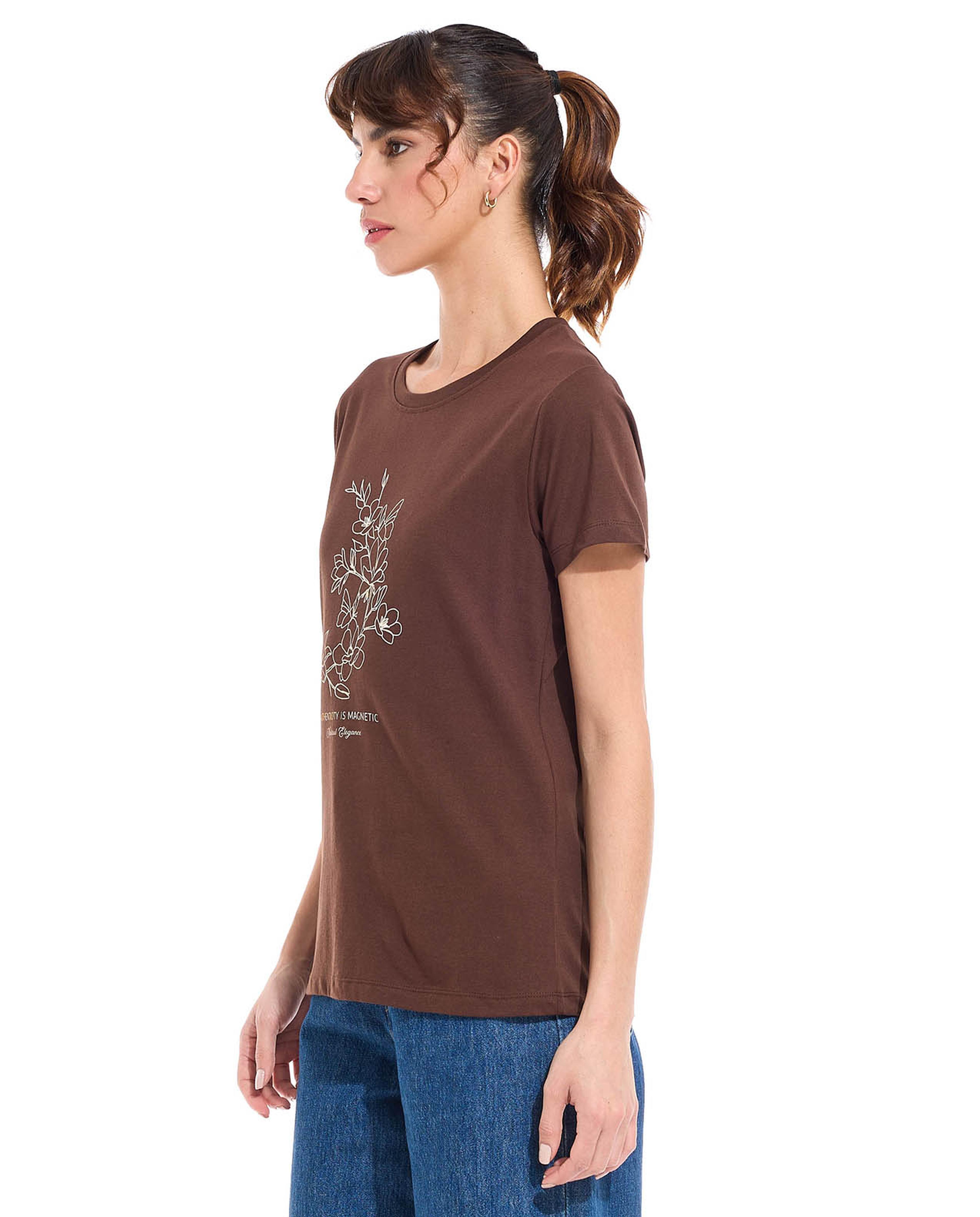 تيشيرت بأكمام قصيرة ورقبة مستديرة بطبعة