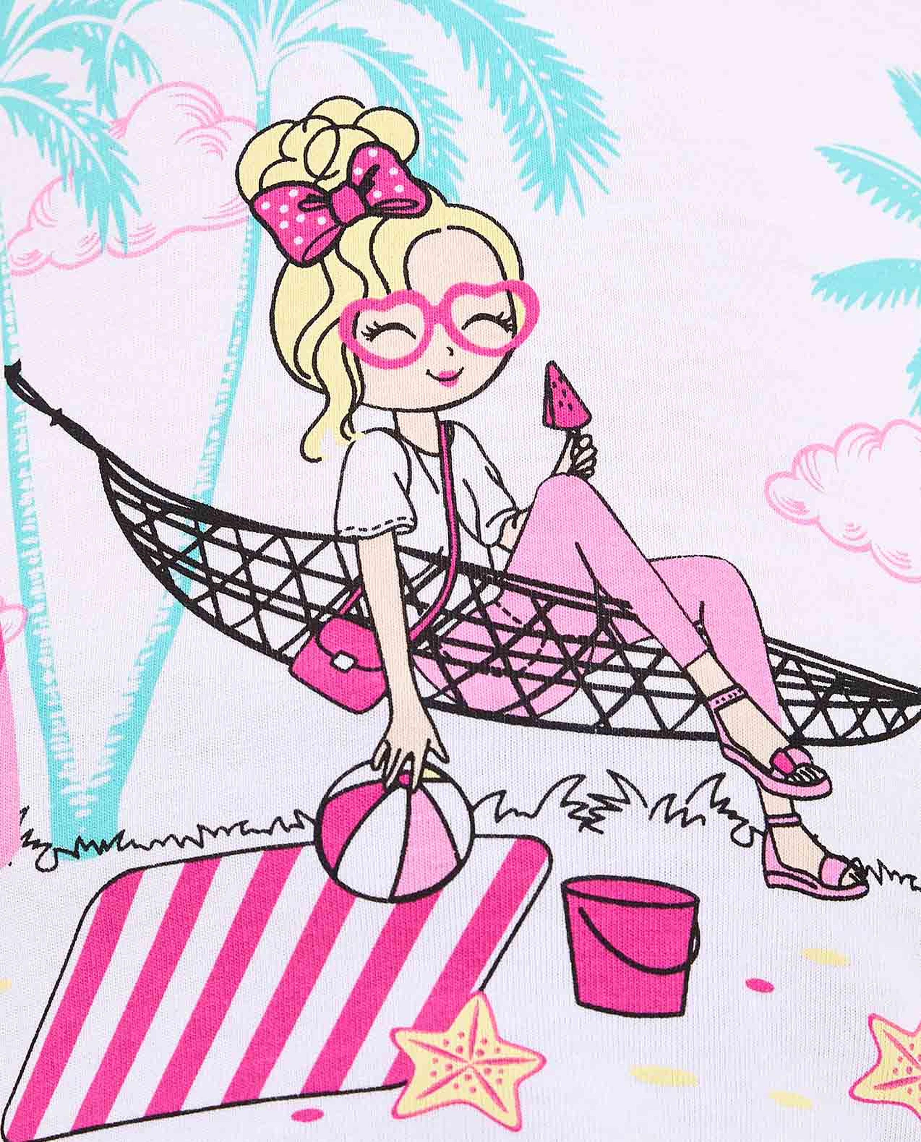 تيشيرت بياقة مستديرة وأكمام قصيرة وطبعة جرافيكية