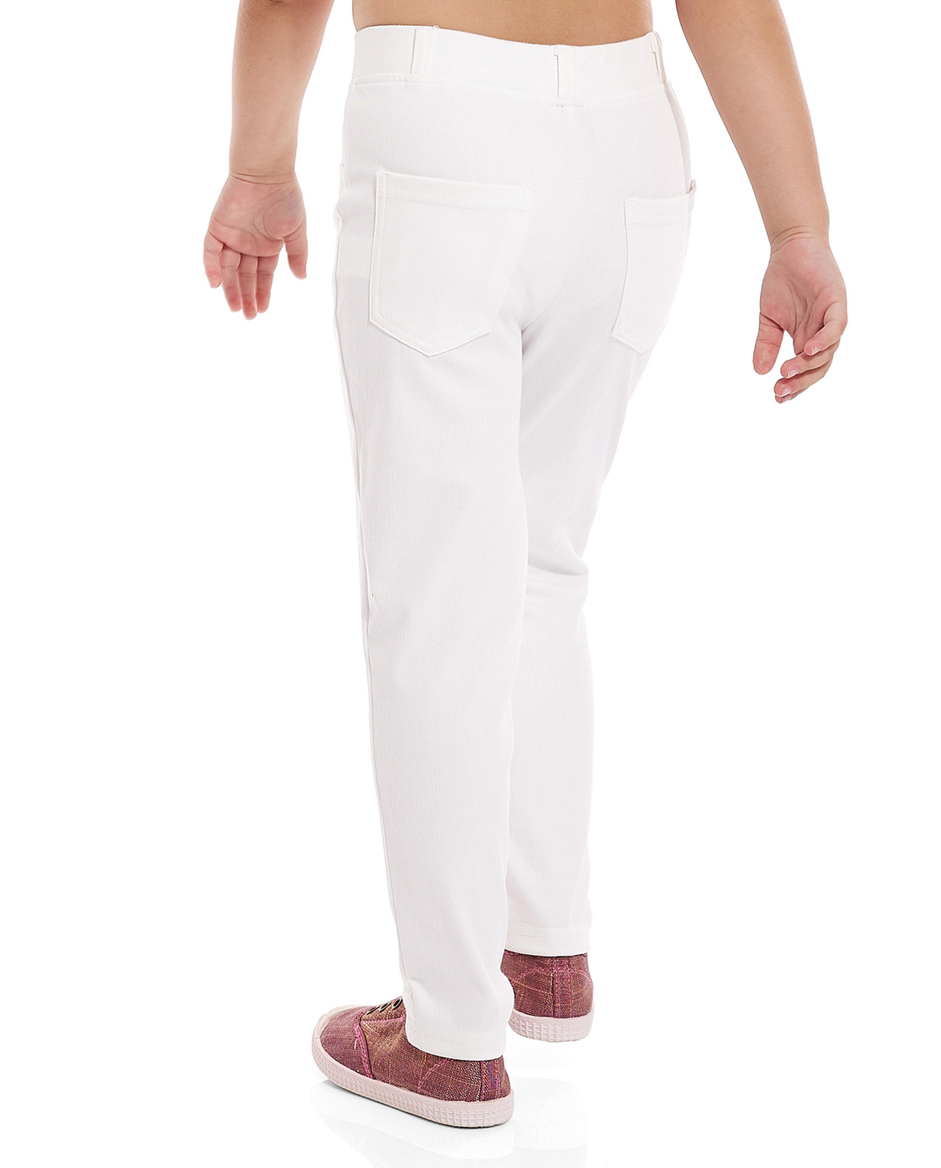 بنطال بقصة ضيقة وخصر مطاطي