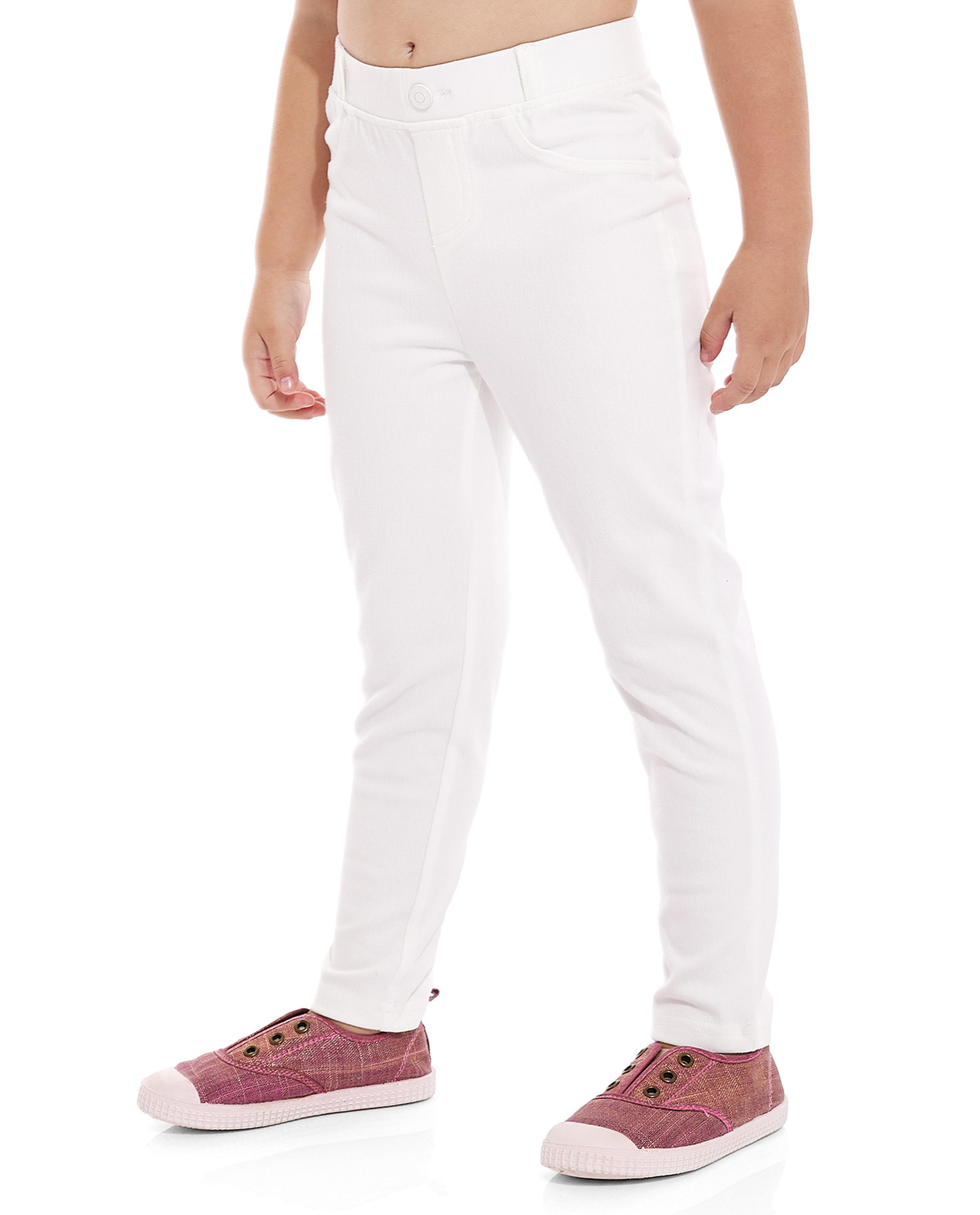 بنطال بقصة ضيقة وخصر مطاطي