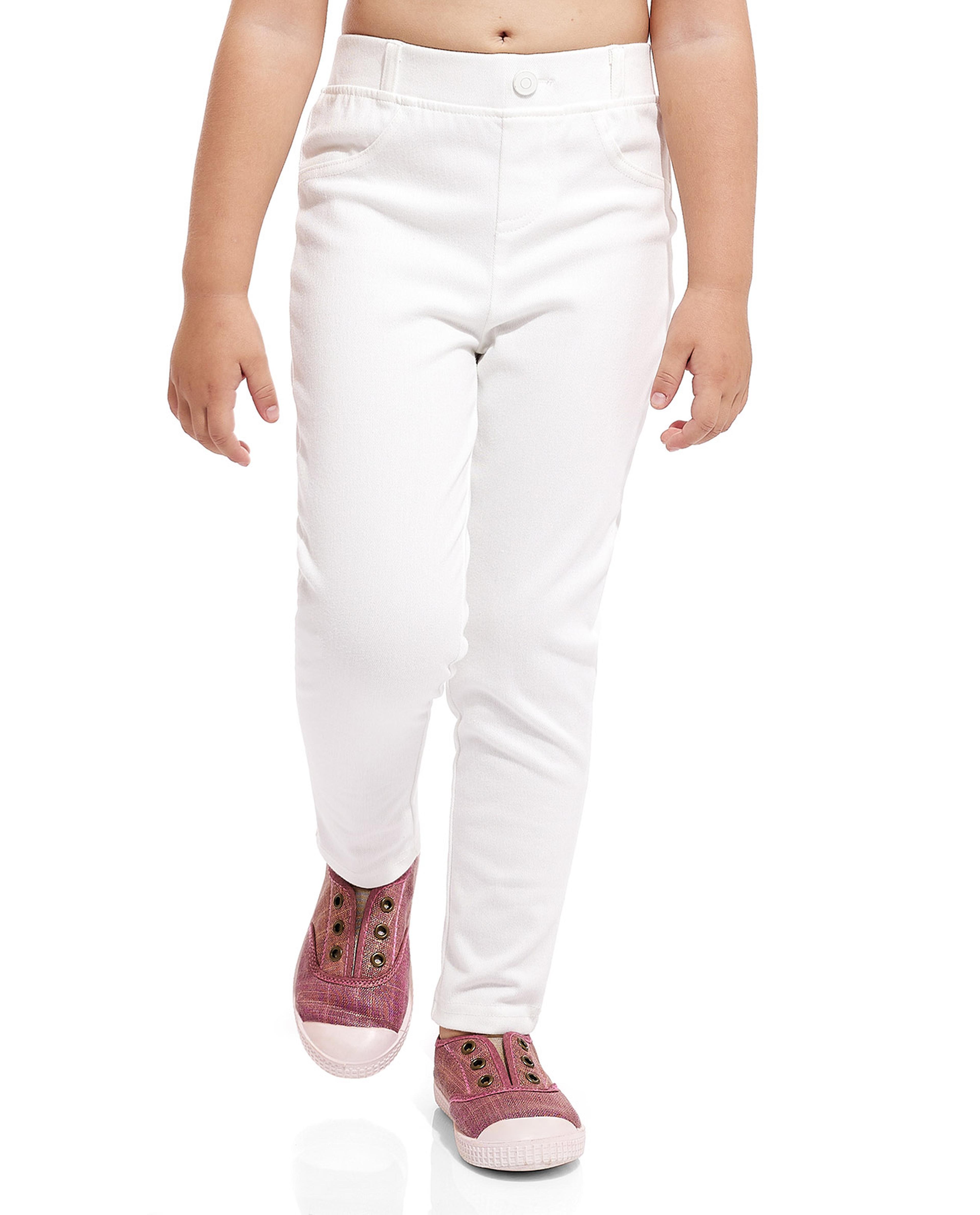 بنطال بقصة ضيقة وخصر مطاطي