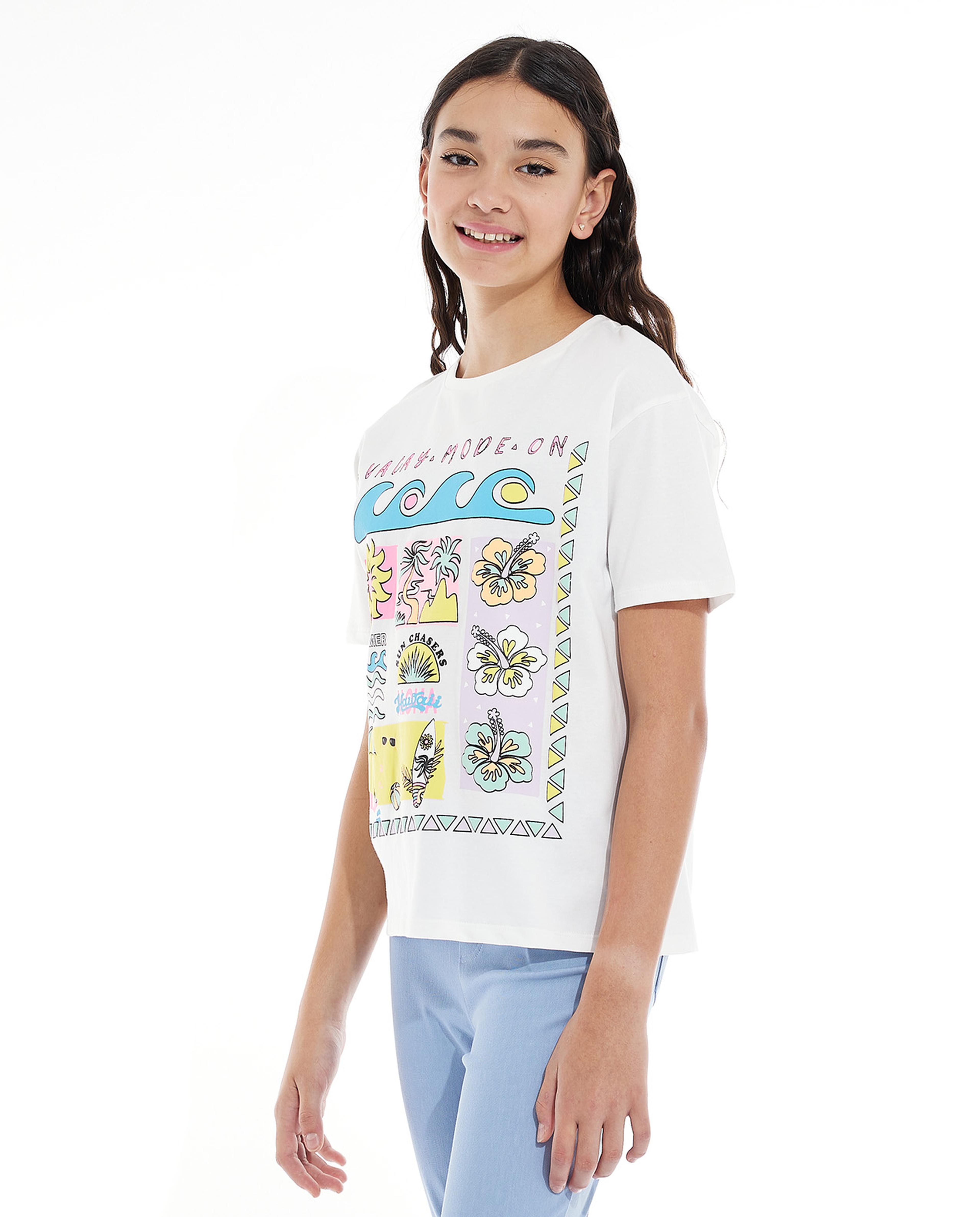 تيشيرت بياقة مستديرة وأكمام قصيرة وطبعة