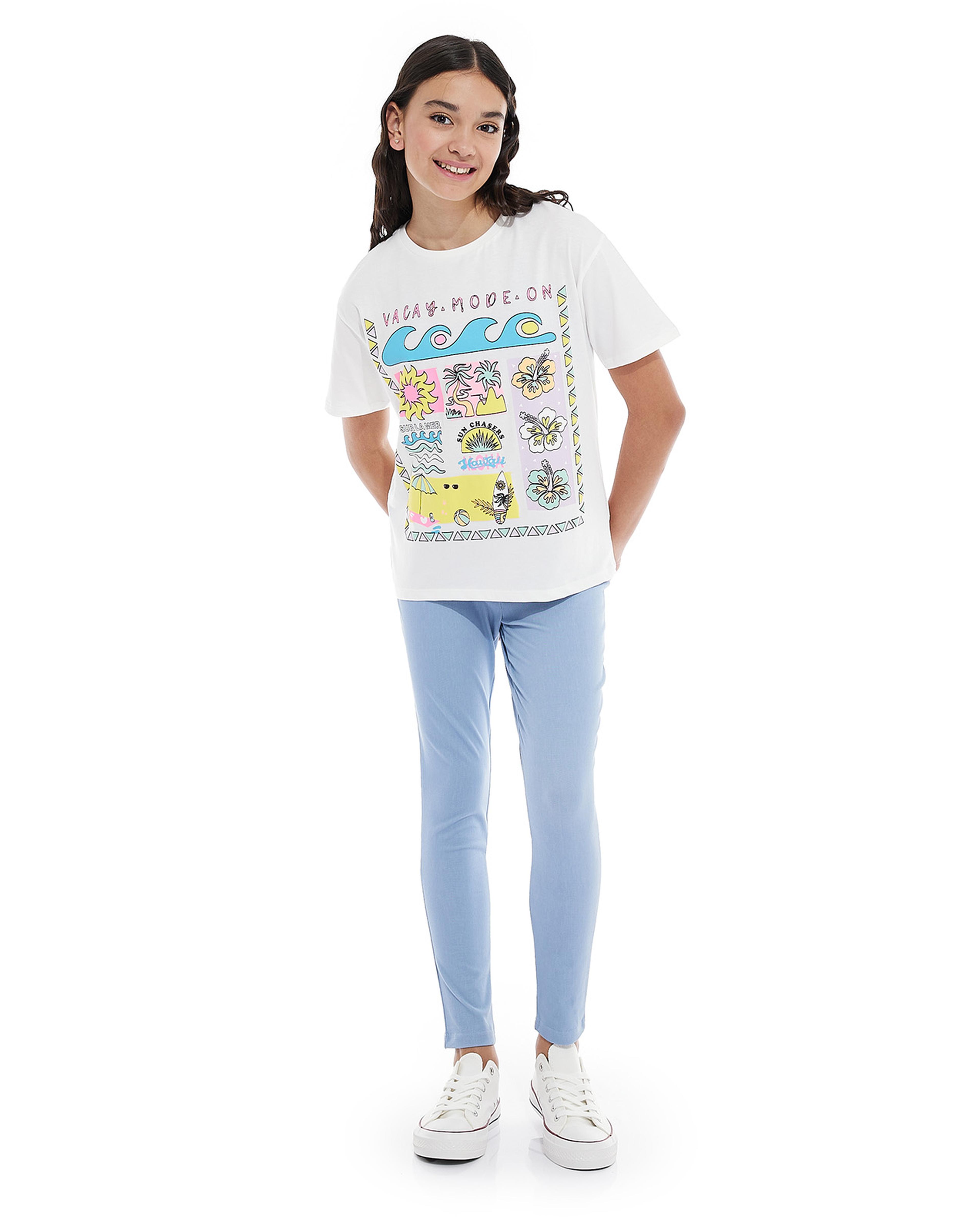 تيشيرت بياقة مستديرة وأكمام قصيرة وطبعة