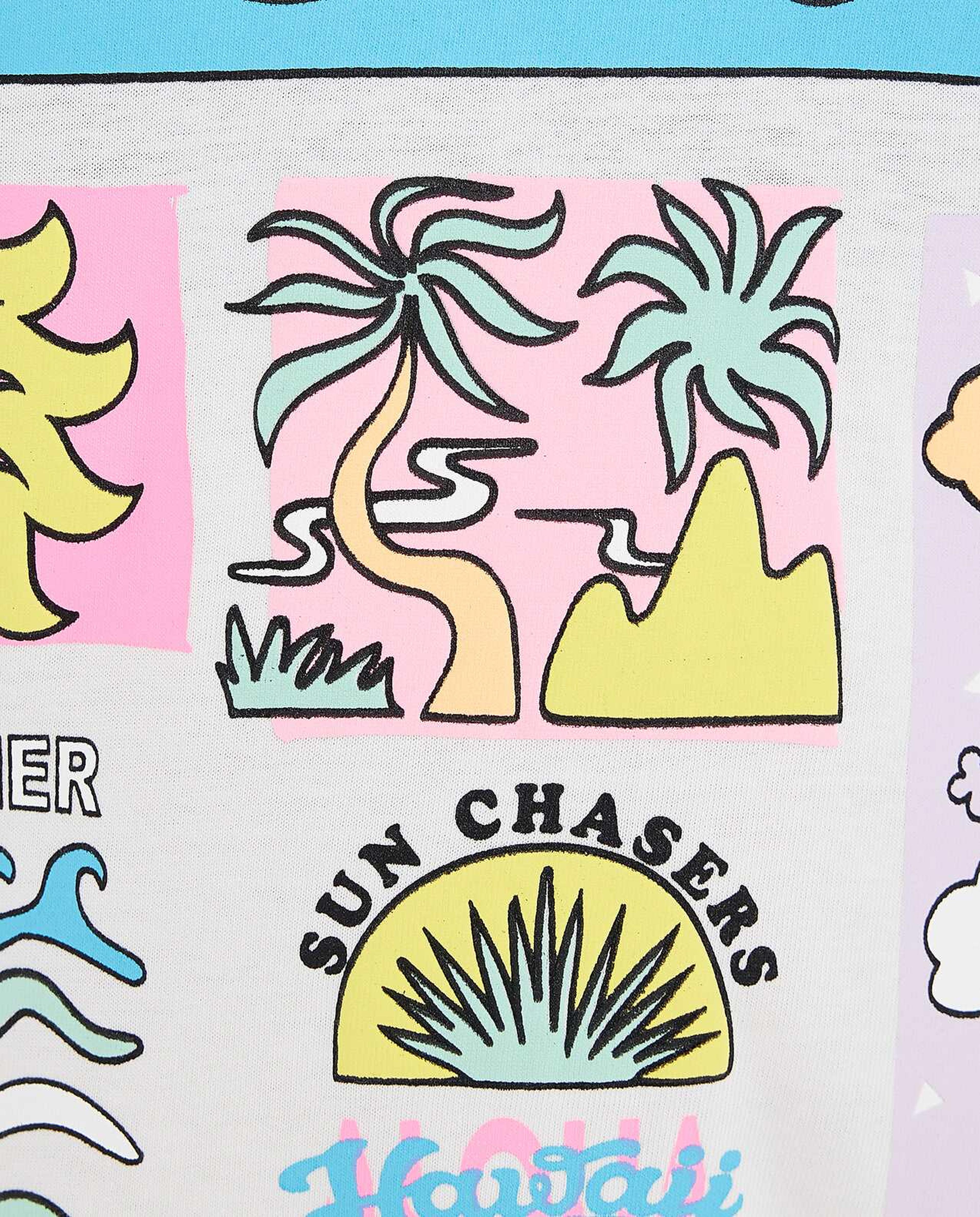 تيشيرت بياقة مستديرة وأكمام قصيرة وطبعة