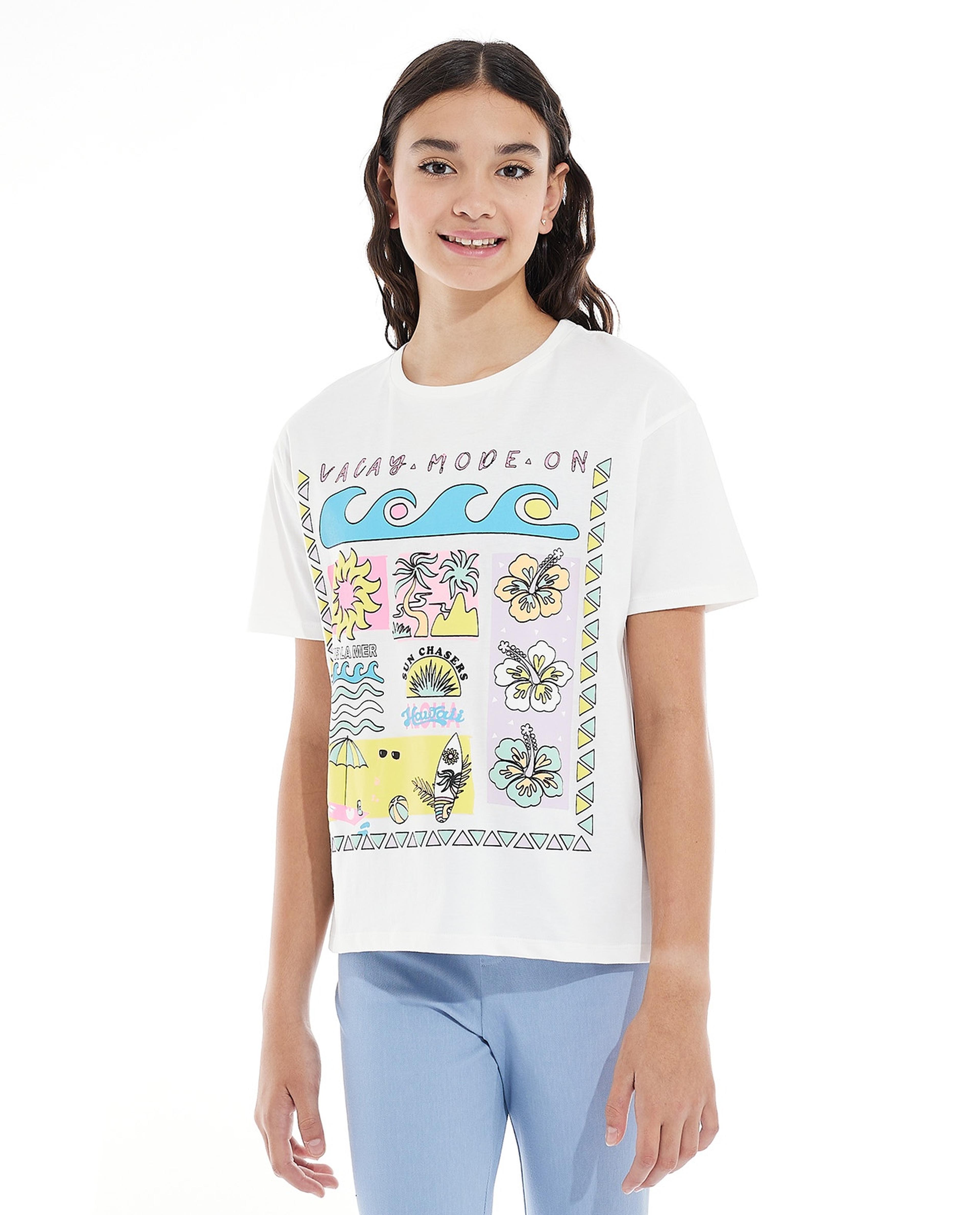 تيشيرت بياقة مستديرة وأكمام قصيرة وطبعة