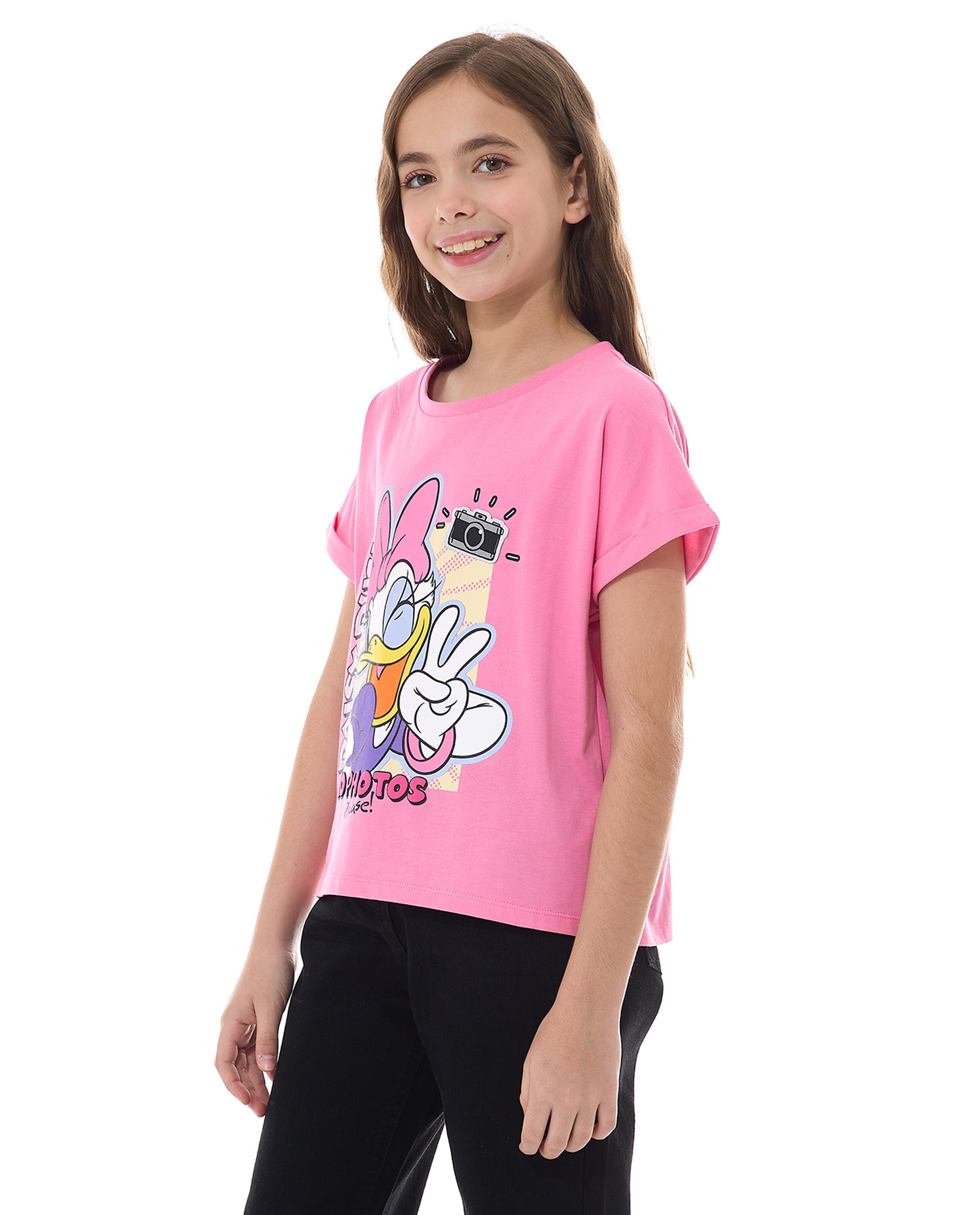 تيشيرت بياقة مستديرة وأكمام قصيرة