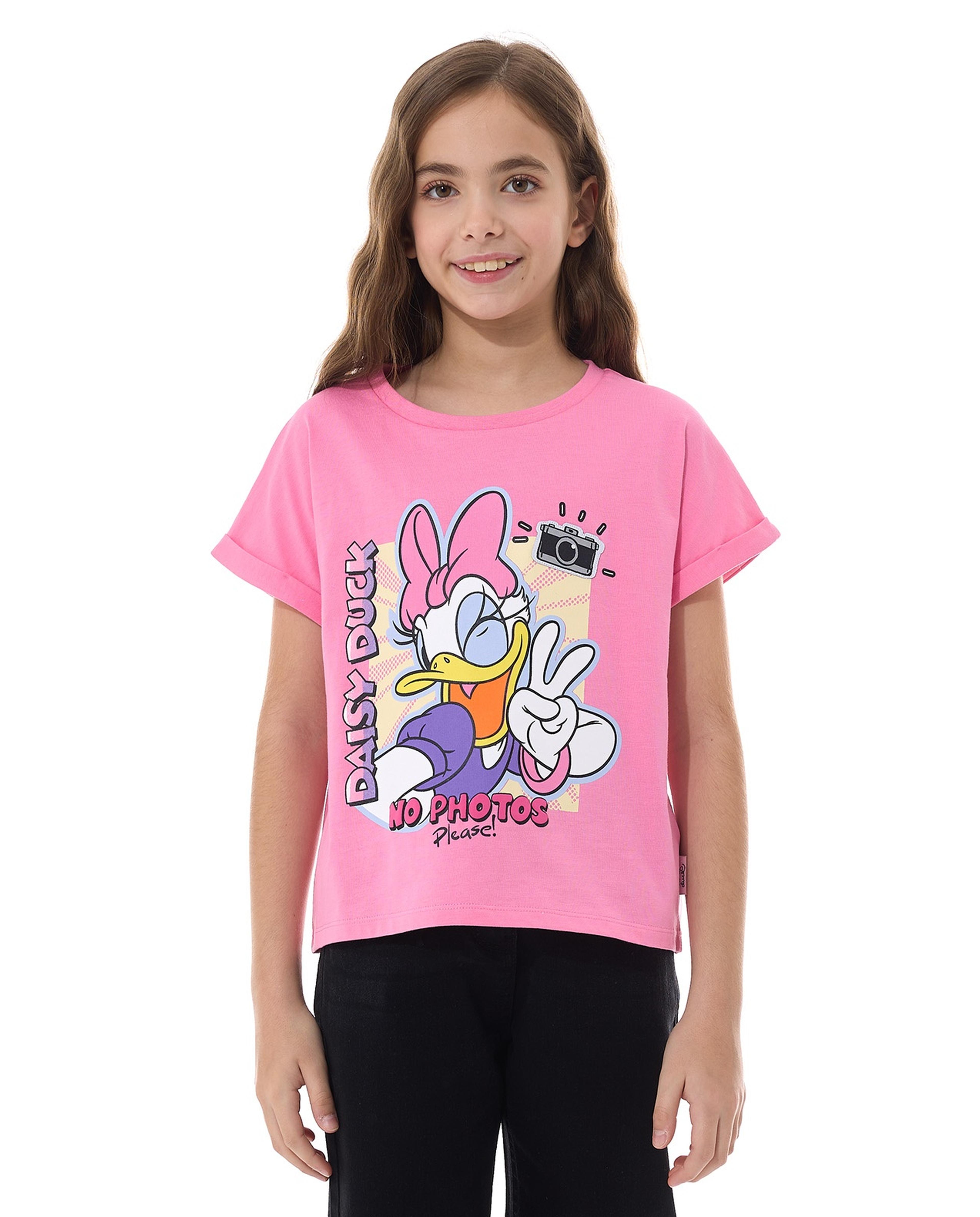 تيشيرت بياقة مستديرة وأكمام قصيرة