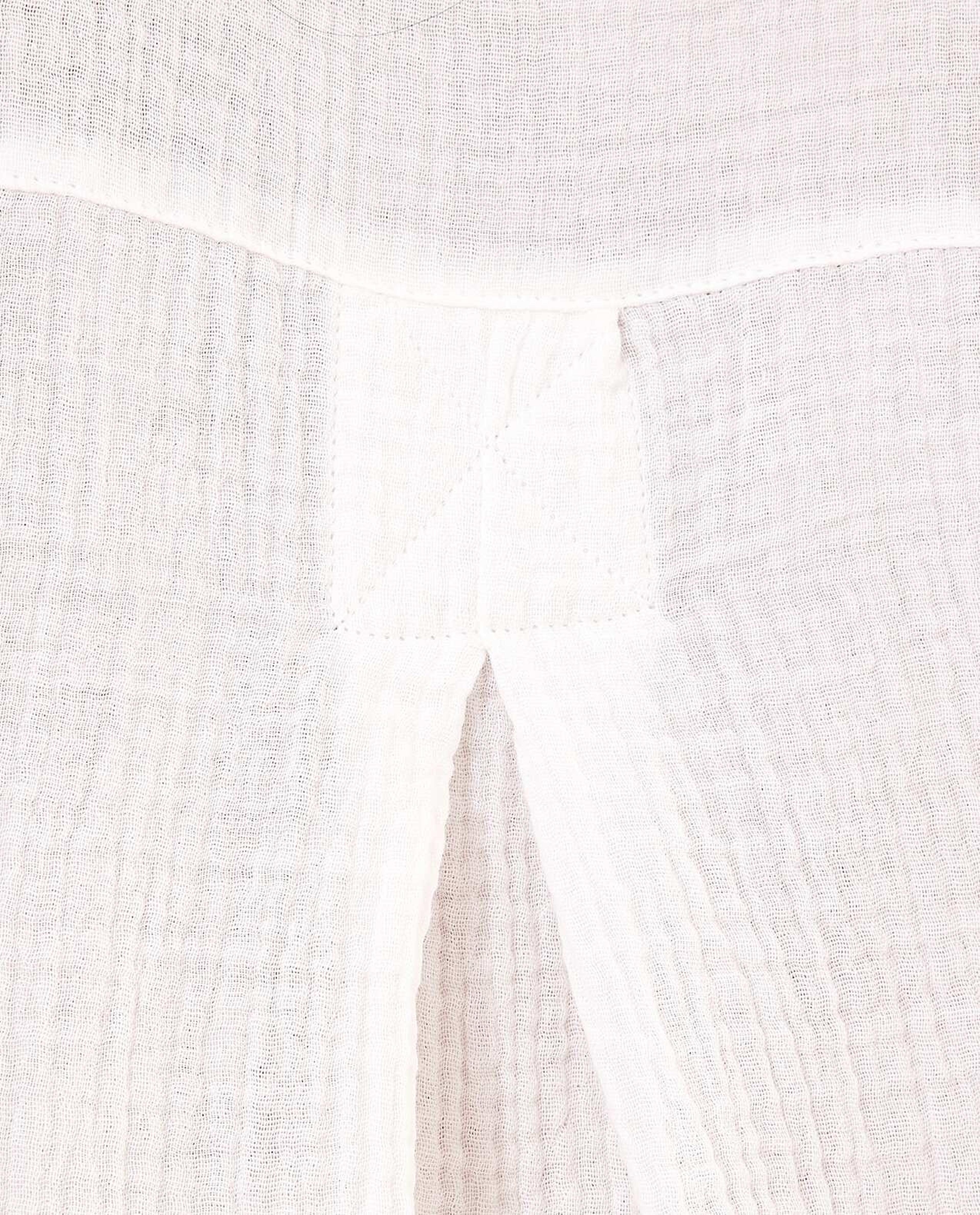 قميص بأكمام طويلة