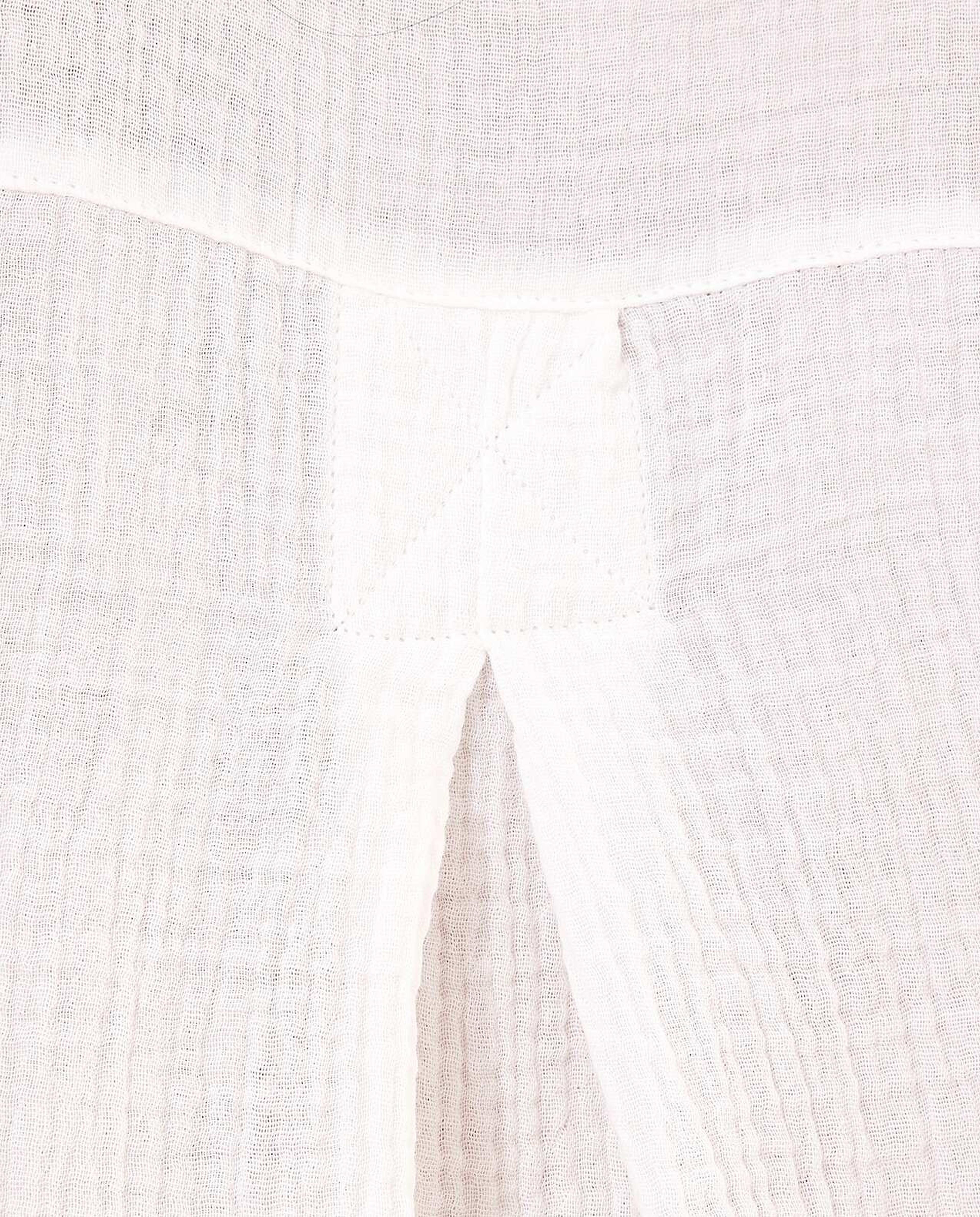 قميص بأكمام طويلة