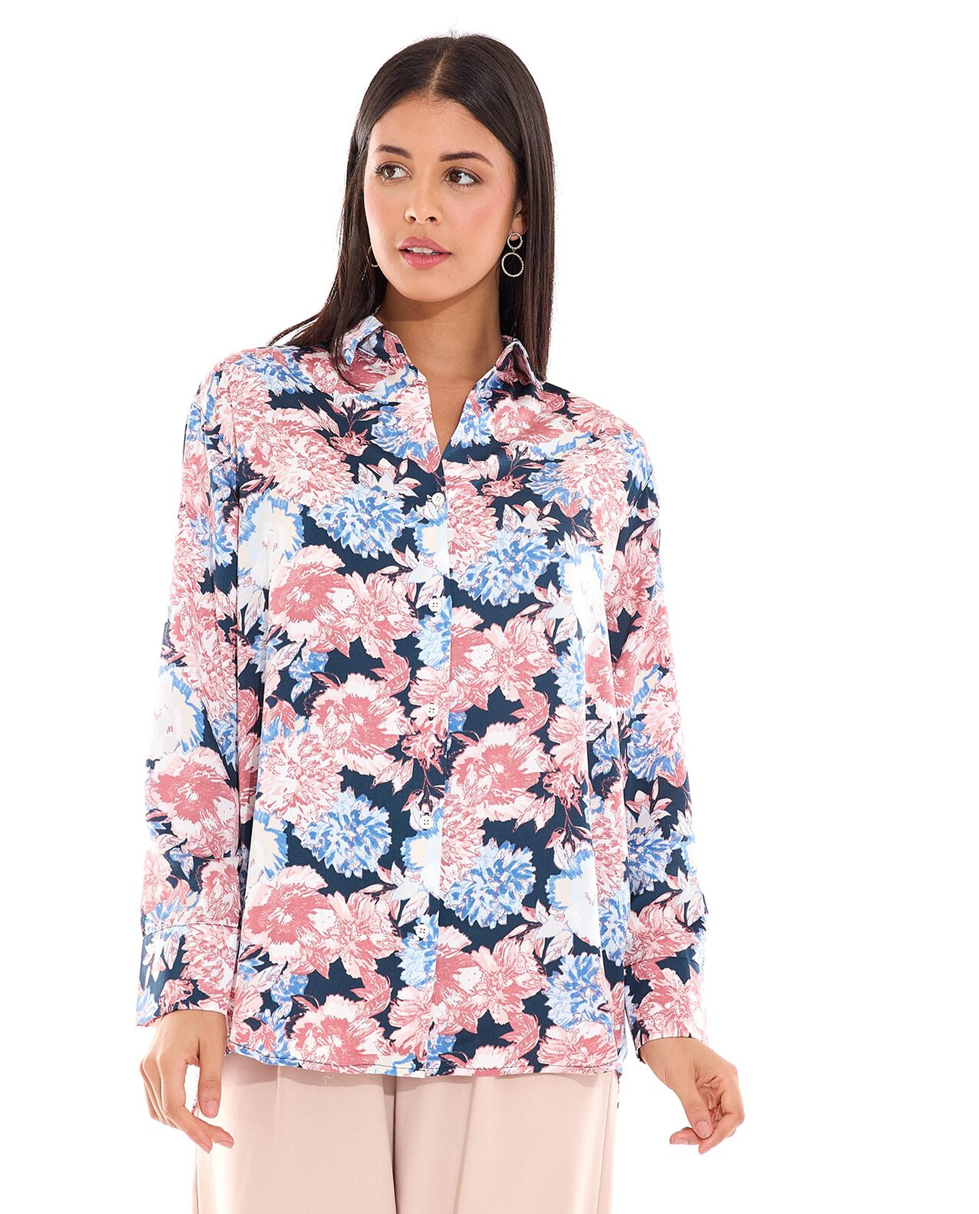 قميص بطبعة الأزهار وأكمام طويلة