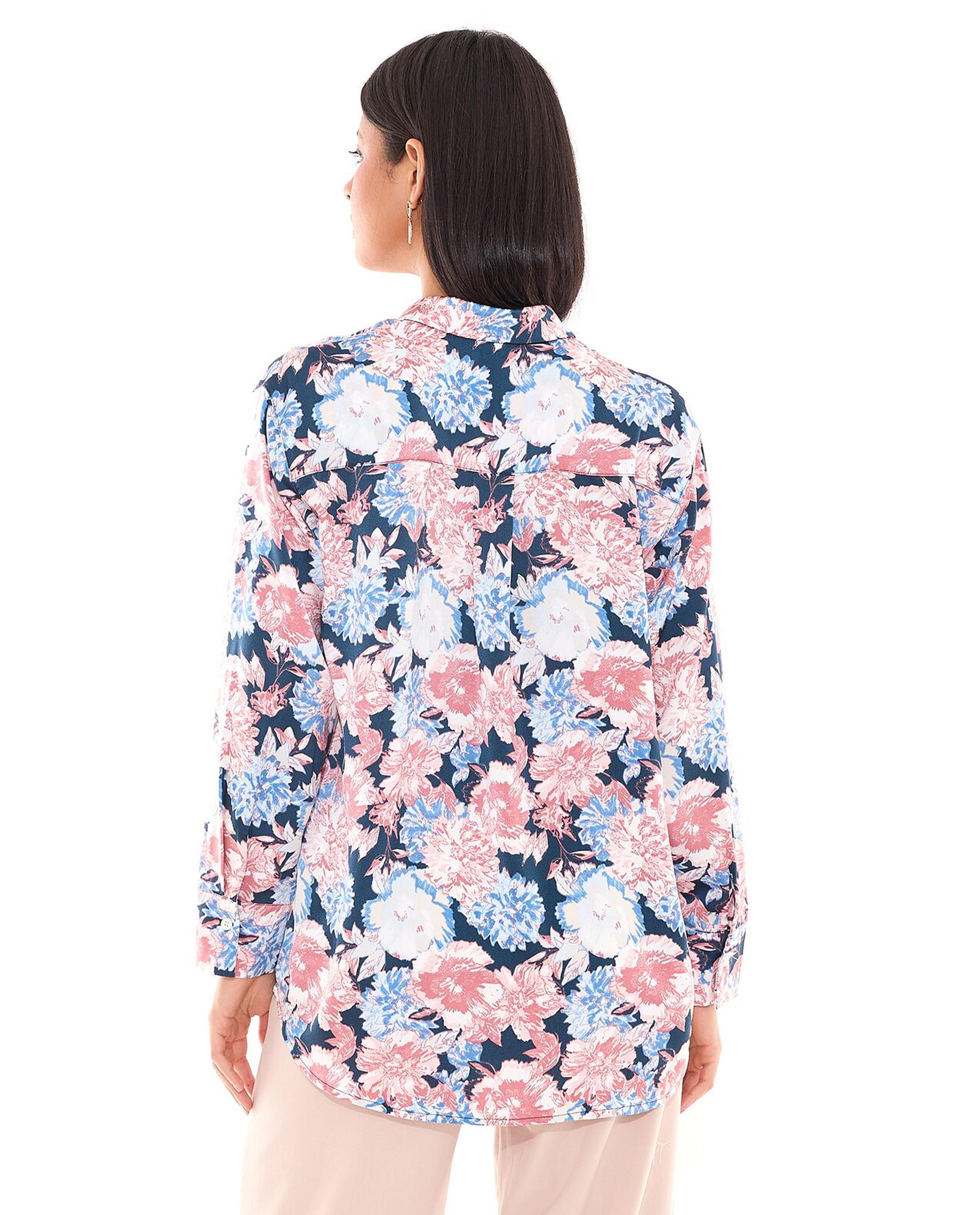 قميص بطبعة الأزهار وأكمام طويلة