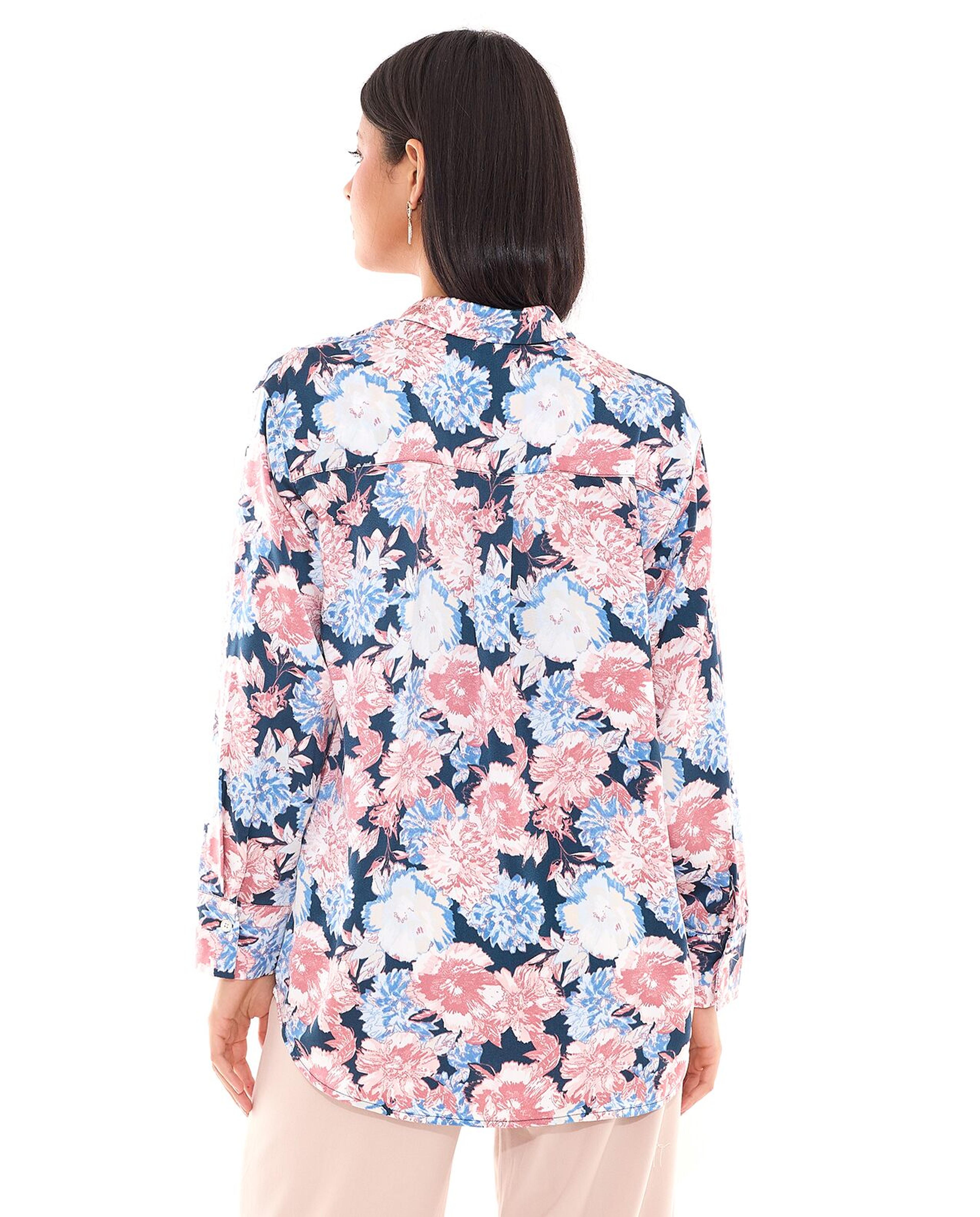 قميص بطبعة الأزهار وأكمام طويلة