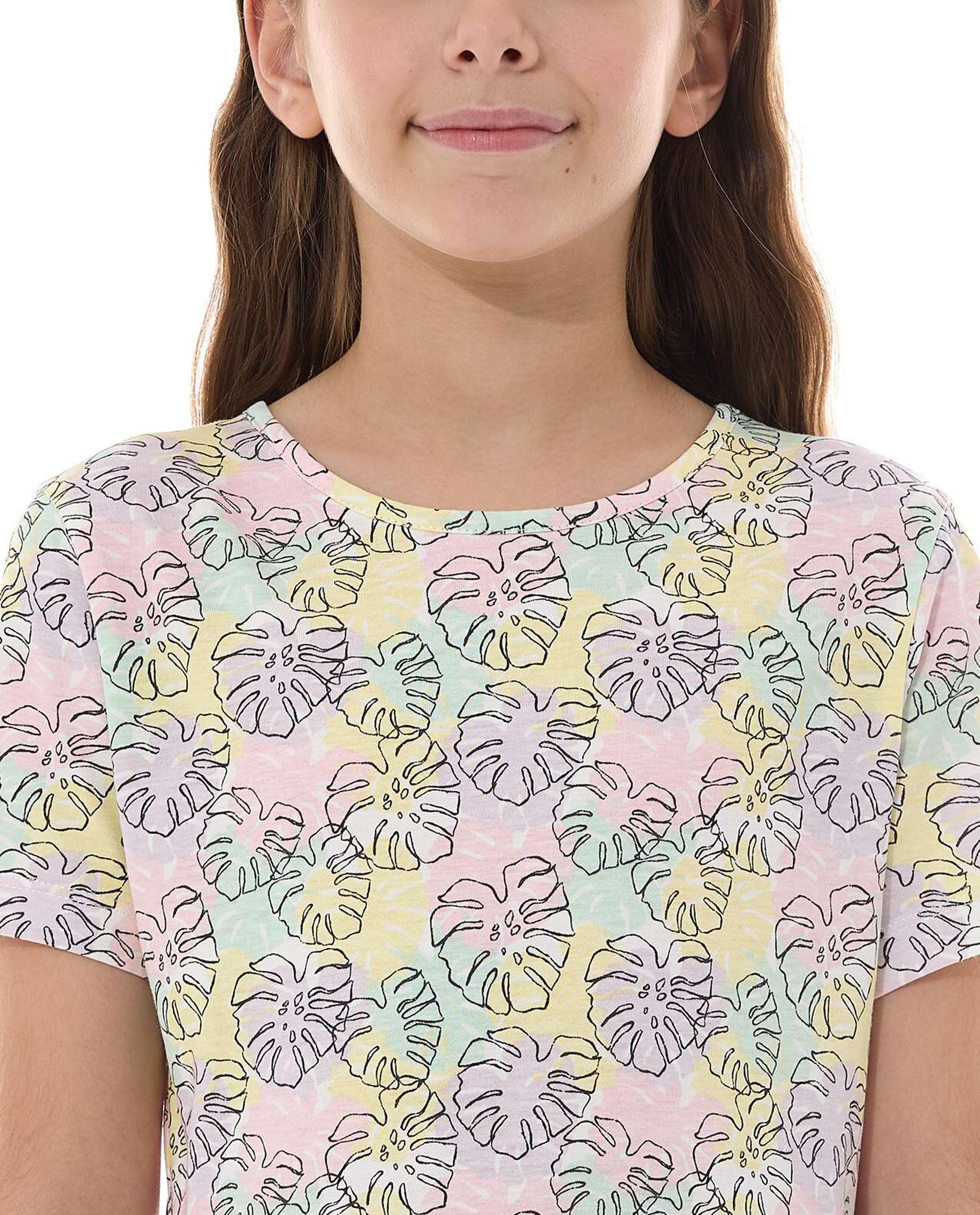 فستان فلير بطبعة الأزهار وأكمام قصيرة وياقة مستديرة