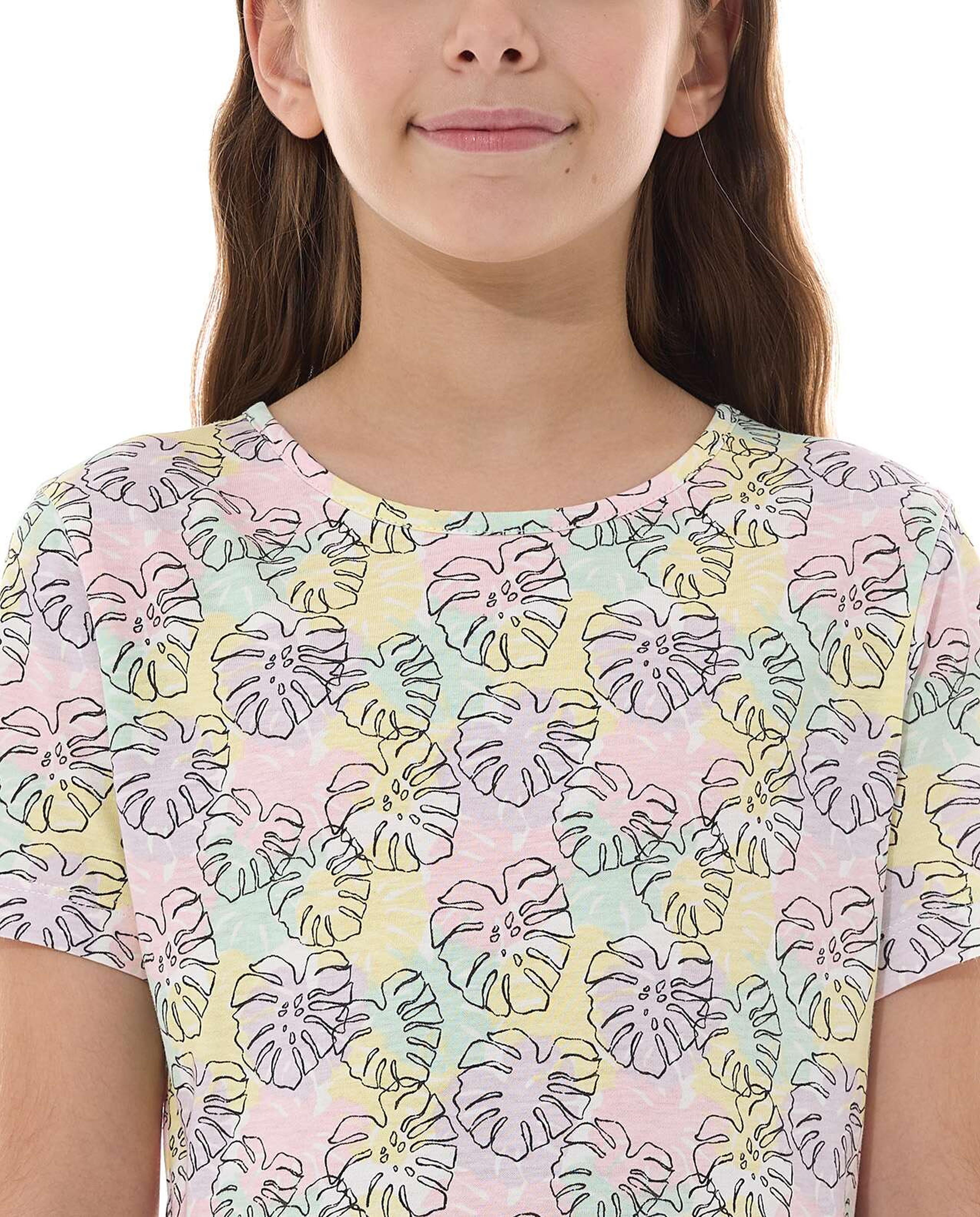 فستان فلير بطبعة الأزهار وأكمام قصيرة وياقة مستديرة