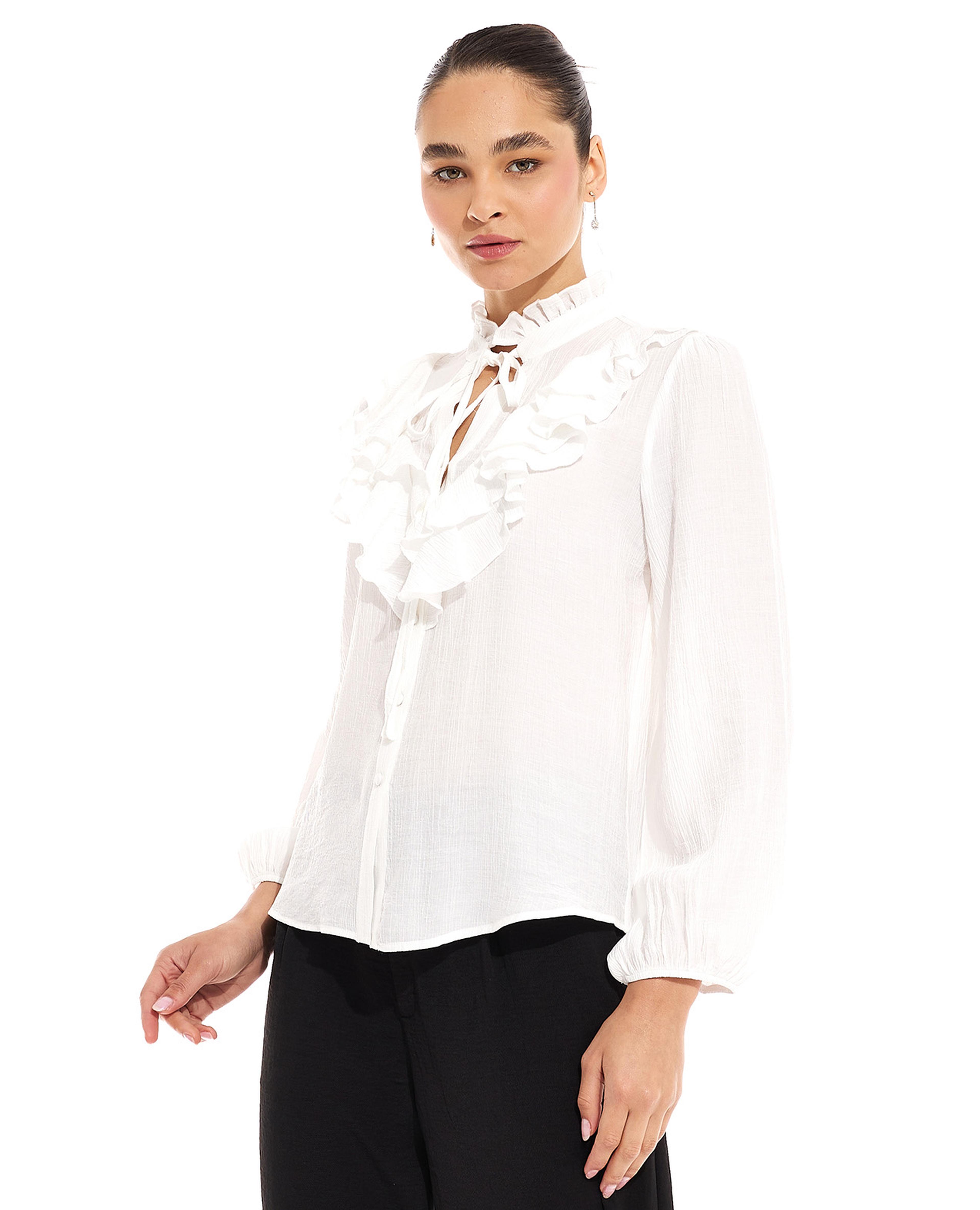 توب بربطة عنق وأكمام منفوخة