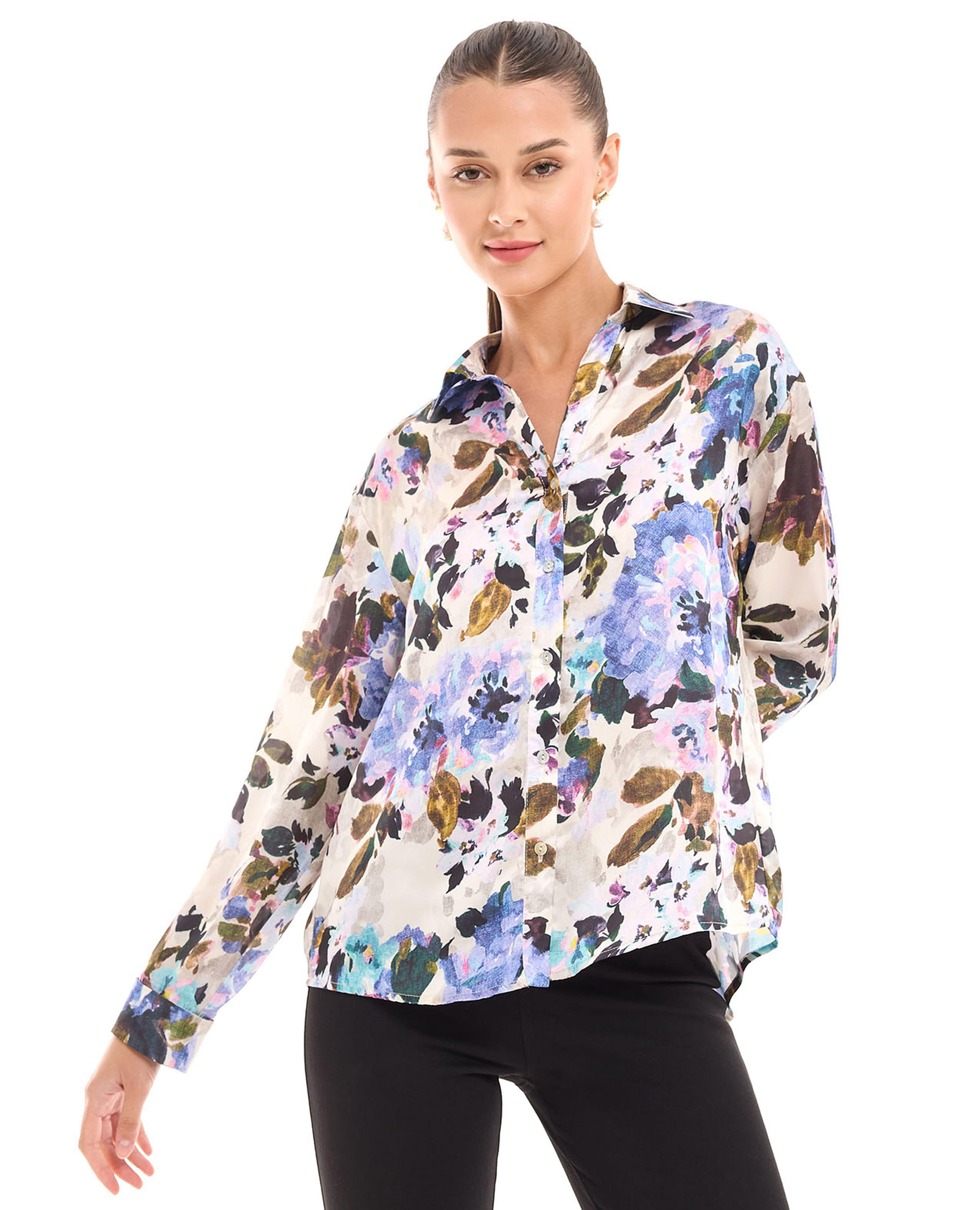 قميص بأكمام طويلة