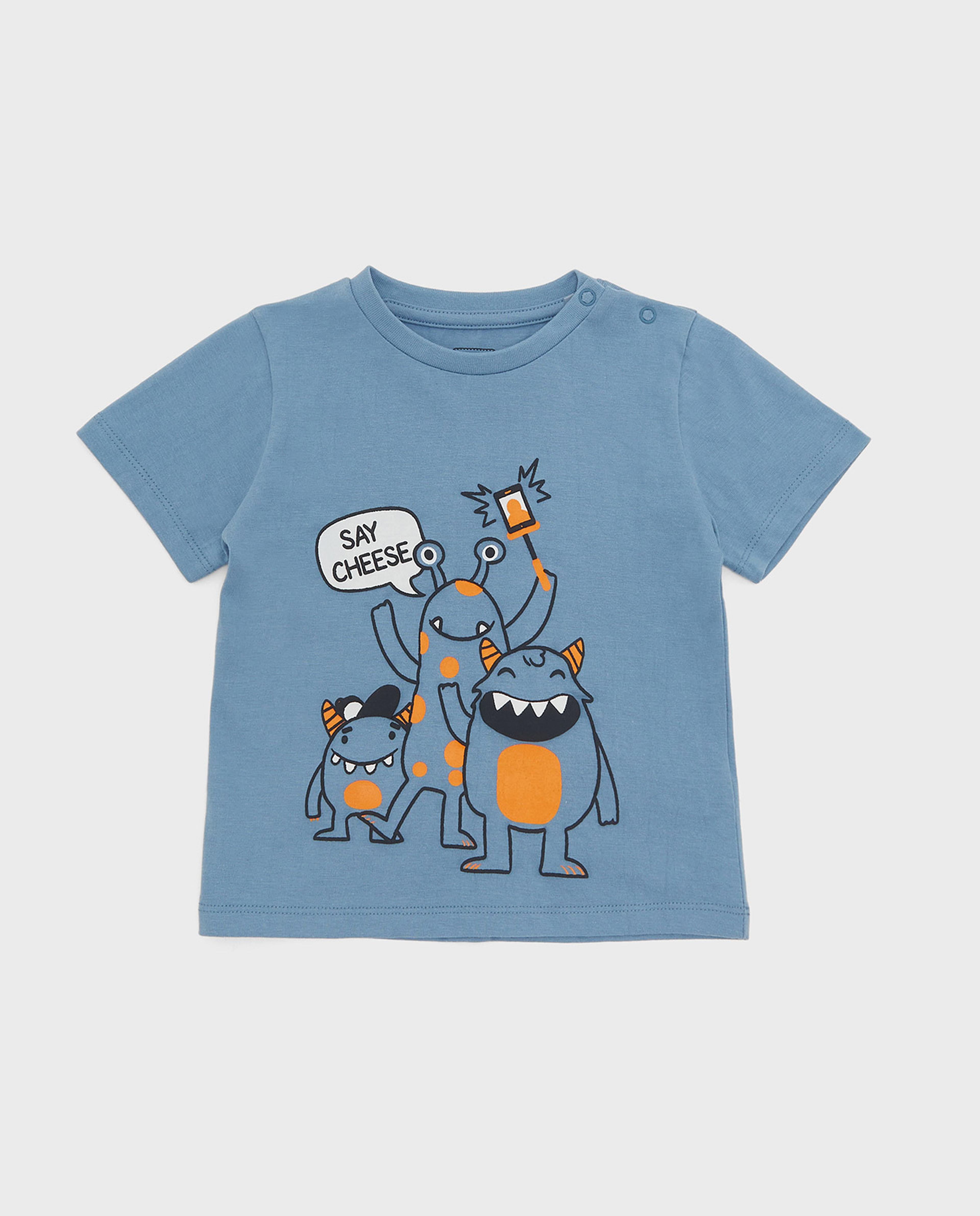 تيشيرت بطبعة وياقة مستديرة