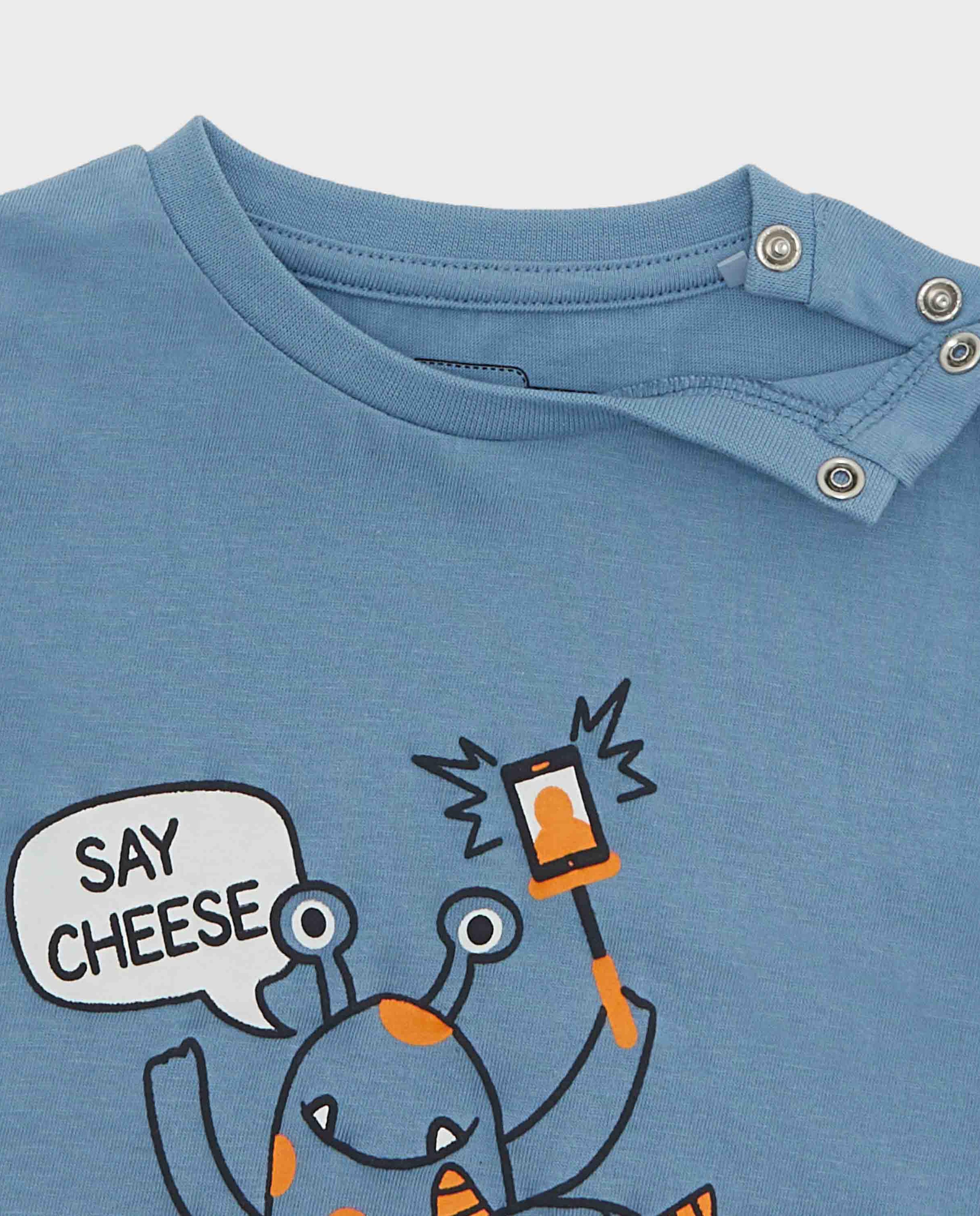 تيشيرت بطبعة وياقة مستديرة