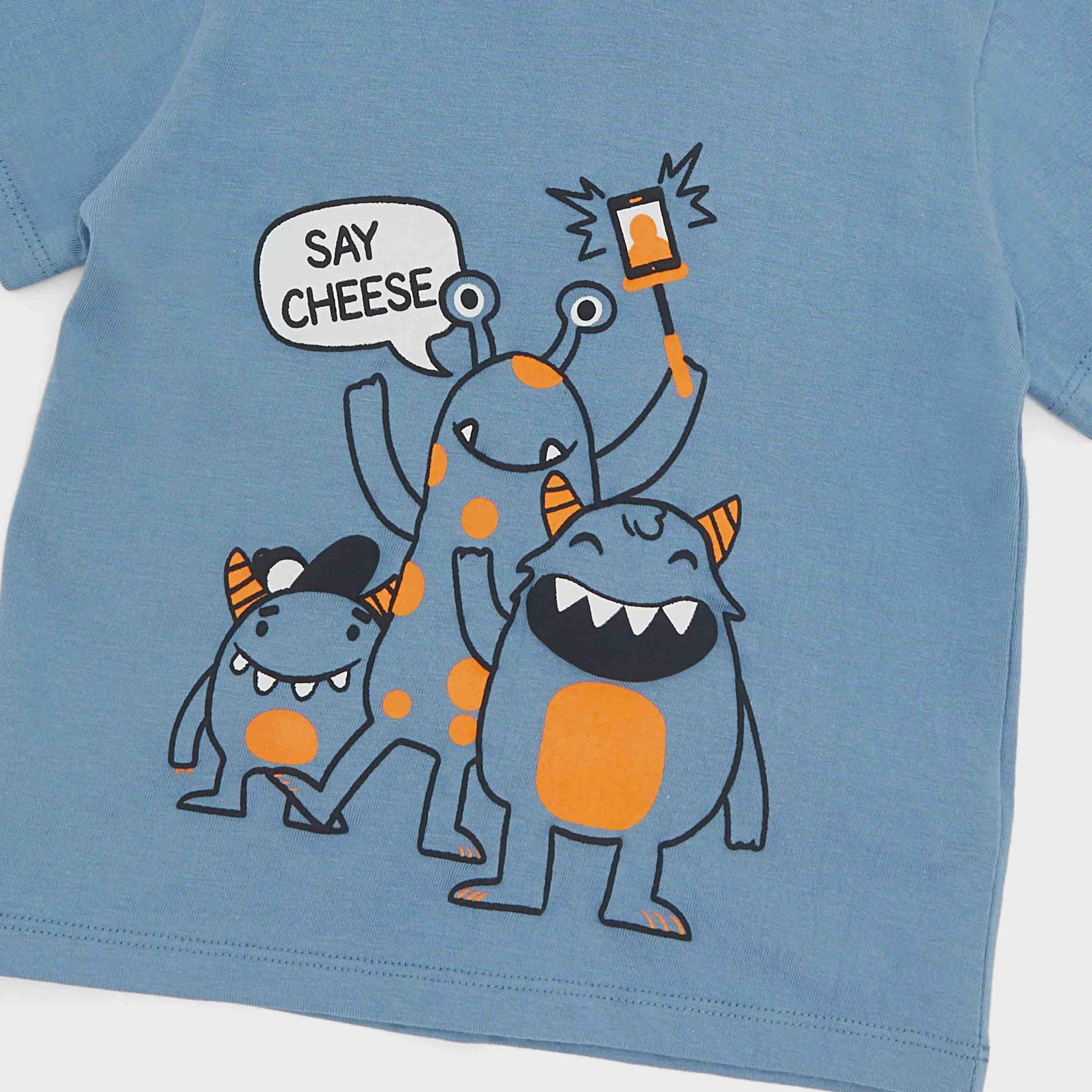 تيشيرت بطبعة وياقة مستديرة