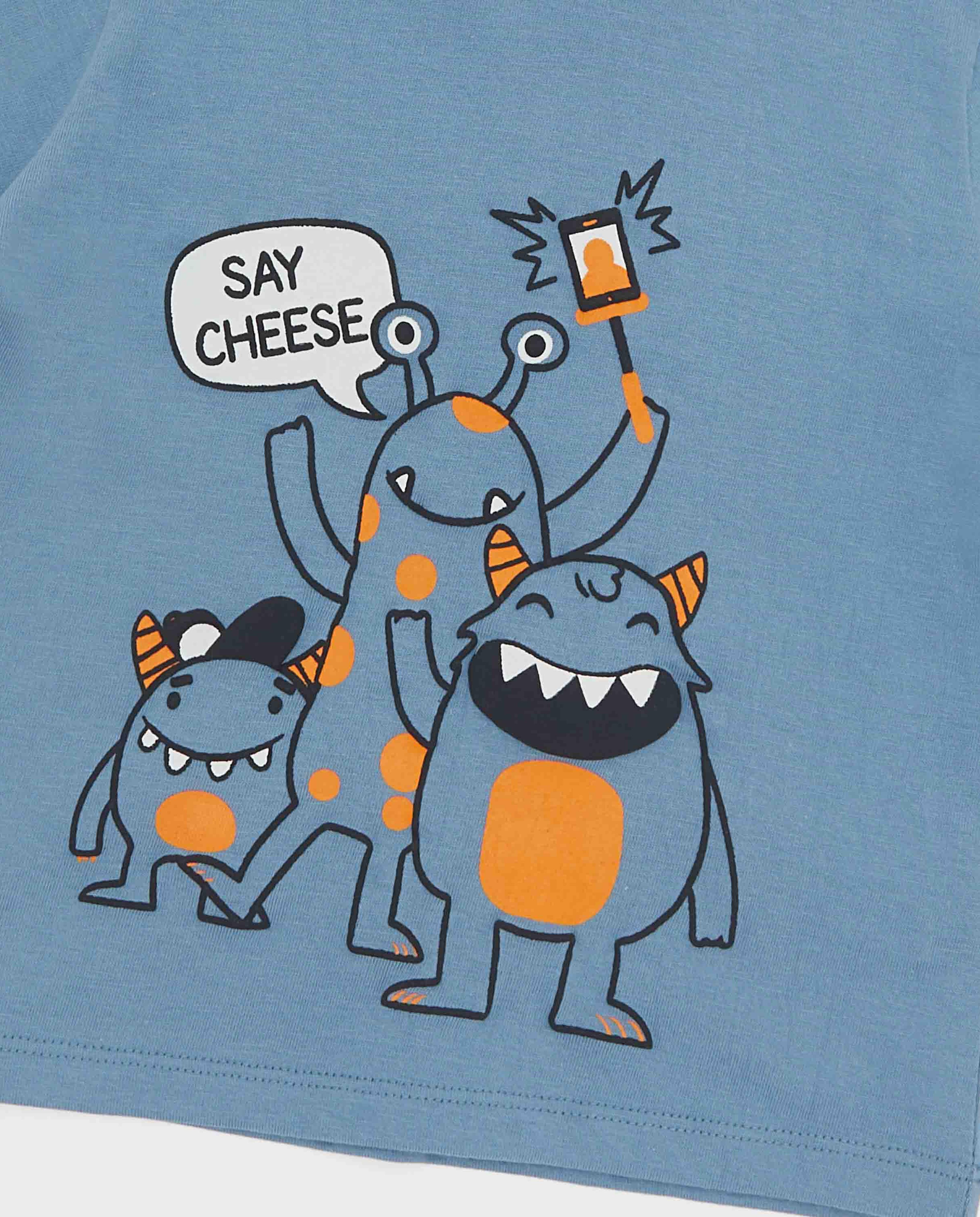 تيشيرت بطبعة وياقة مستديرة