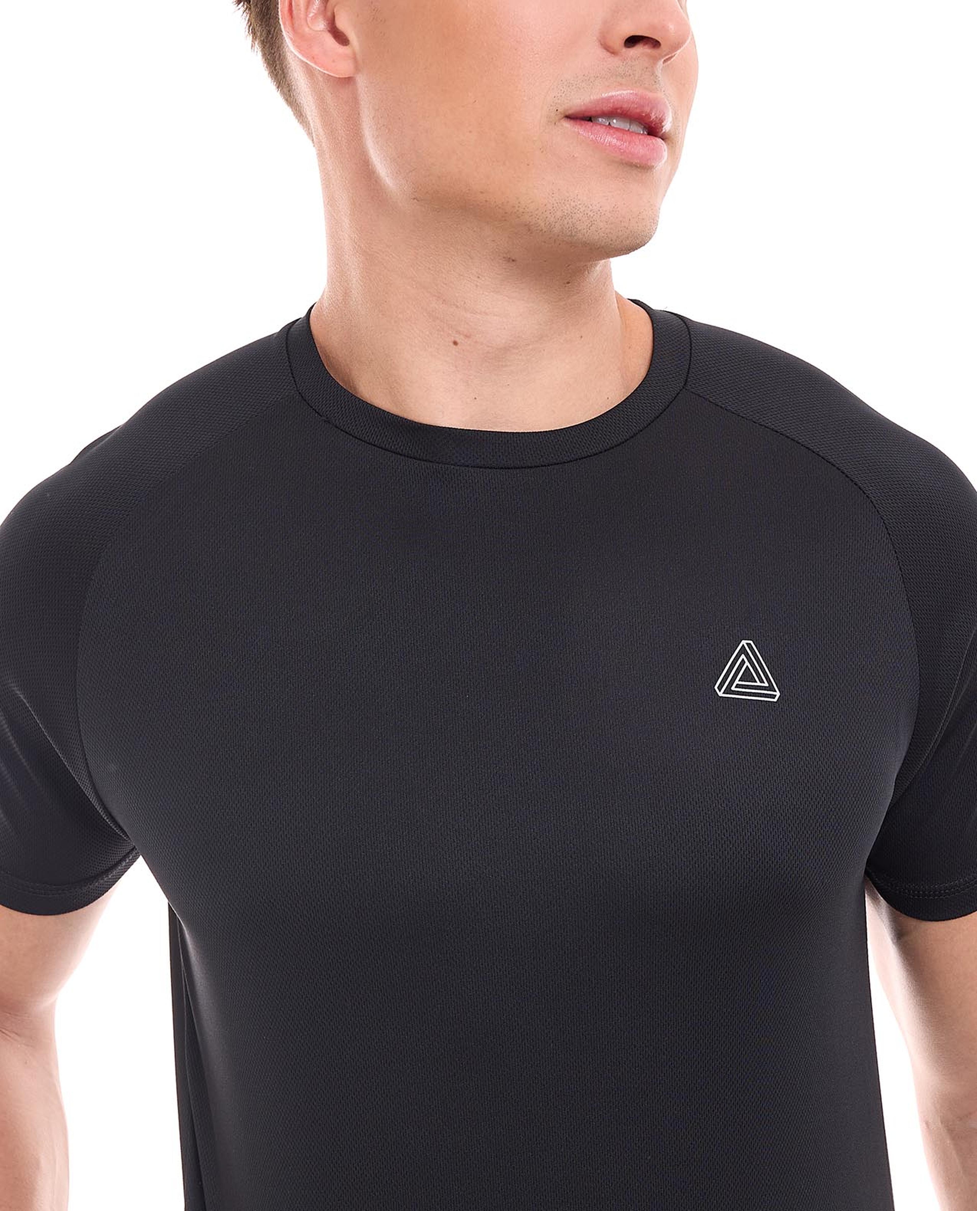 تيشيرت رياضي سادة باكمام قصيرة ورقبة مستديرة