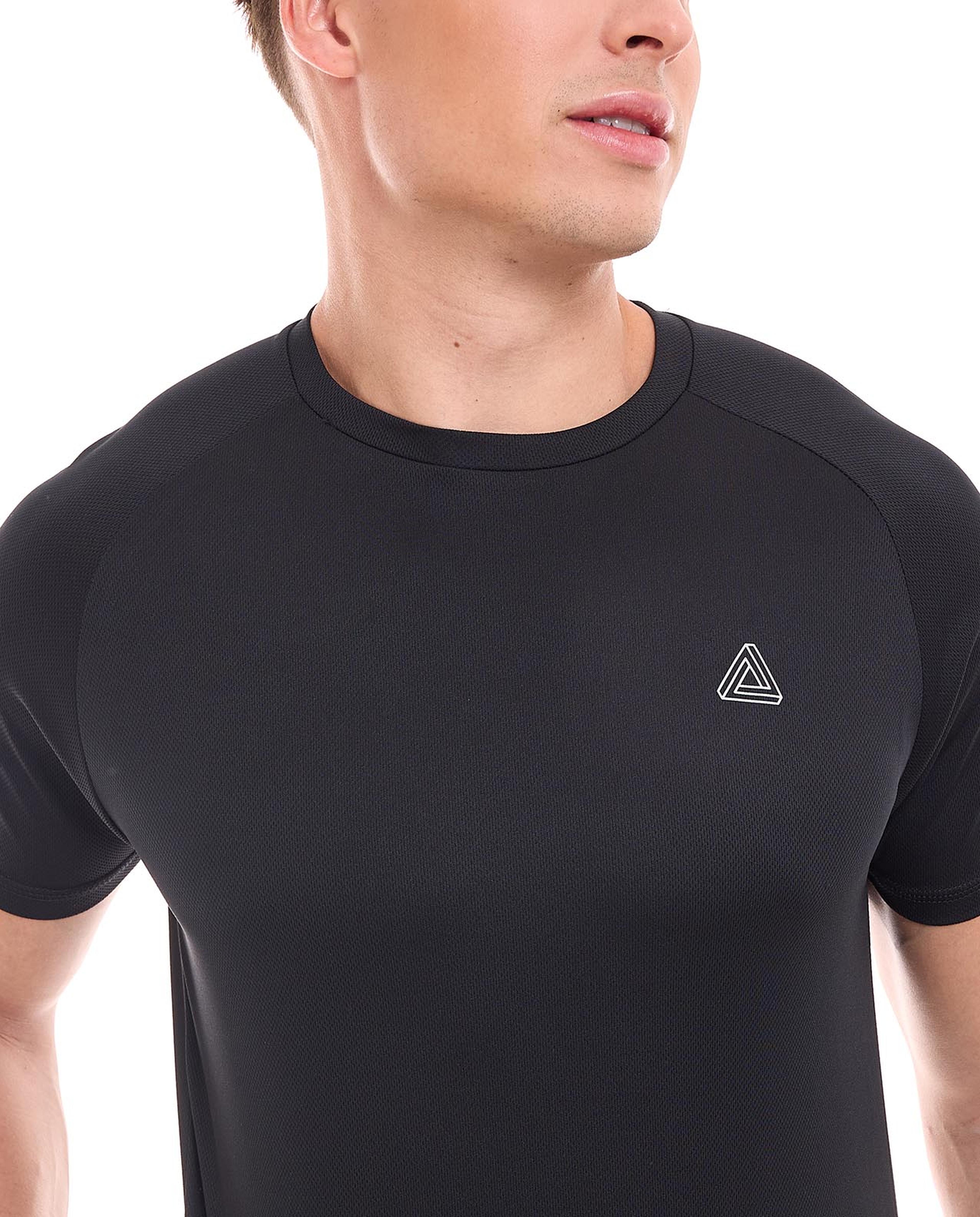 تيشيرت رياضي سادة باكمام قصيرة ورقبة مستديرة