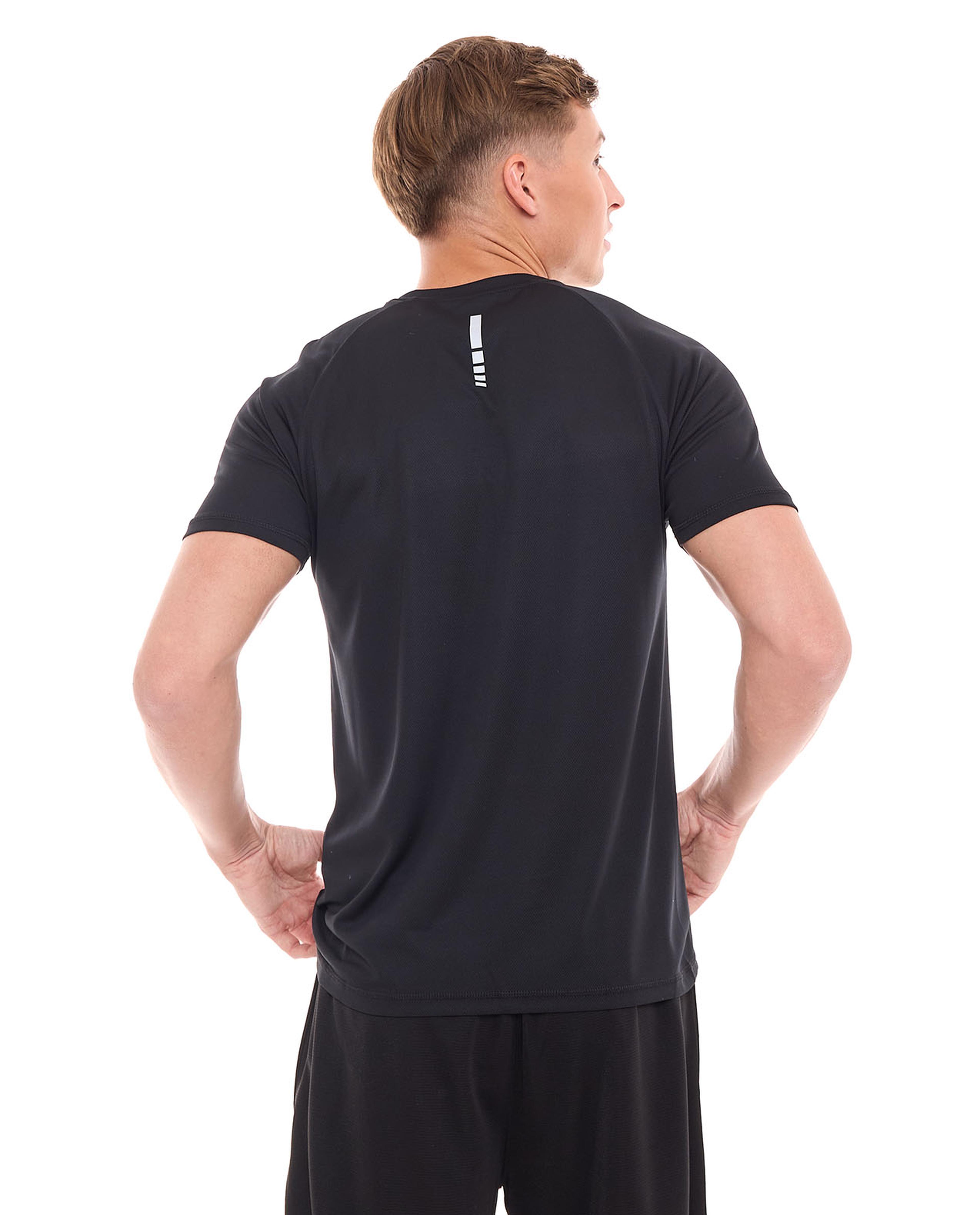تيشيرت رياضي سادة باكمام قصيرة ورقبة مستديرة