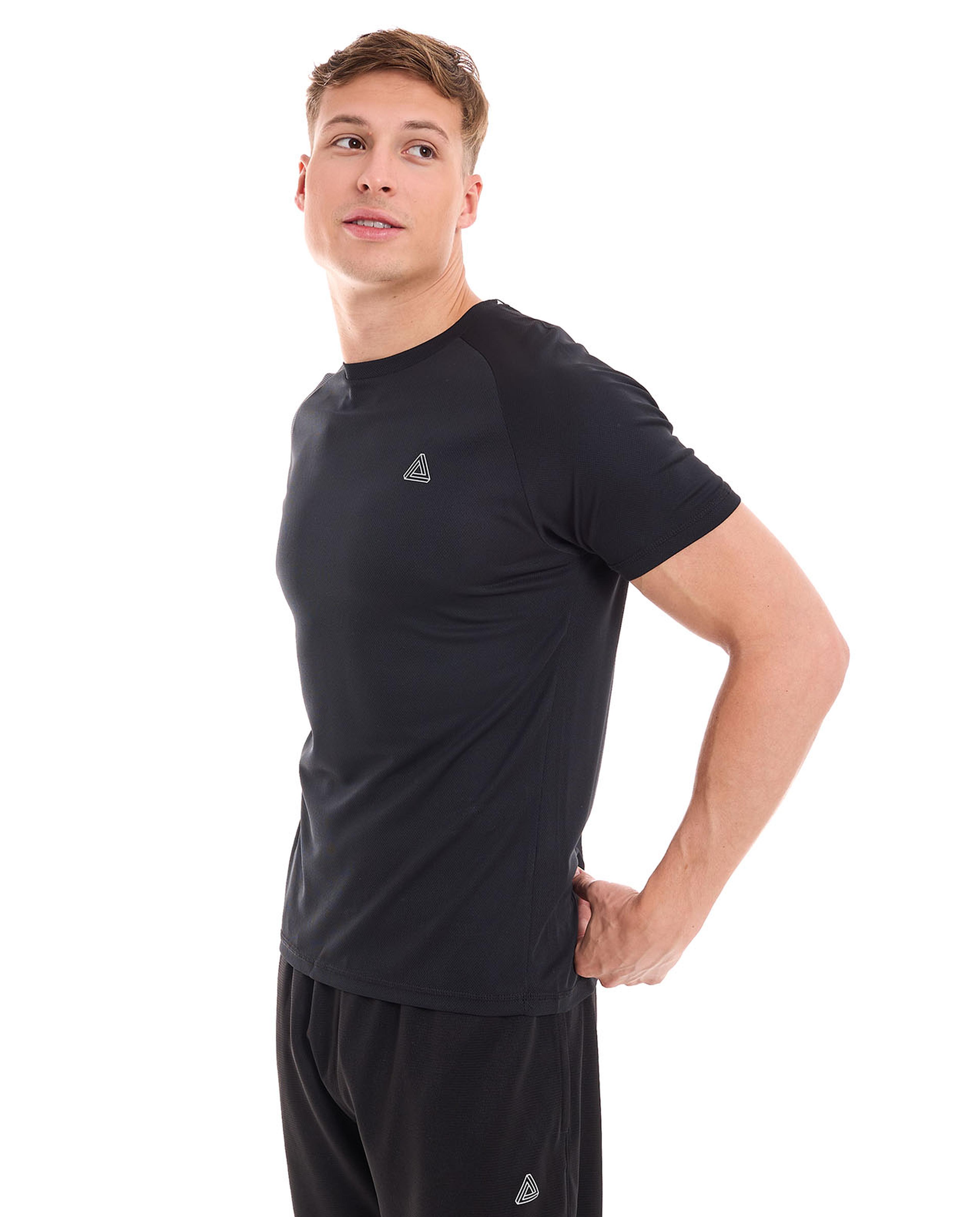 تيشيرت رياضي سادة باكمام قصيرة ورقبة مستديرة