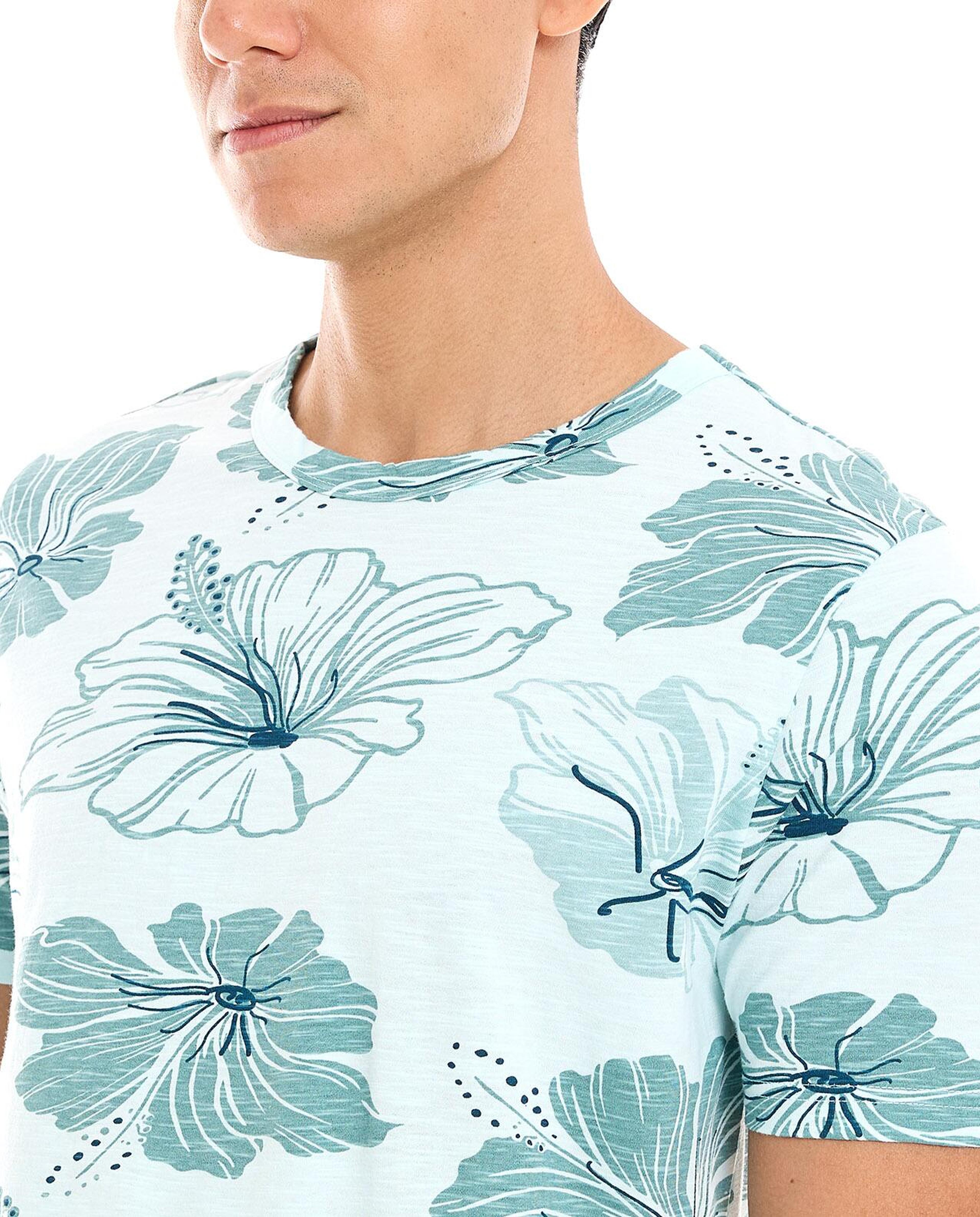 تيشيرت  بطبعة زهور بأكمام قصيرة