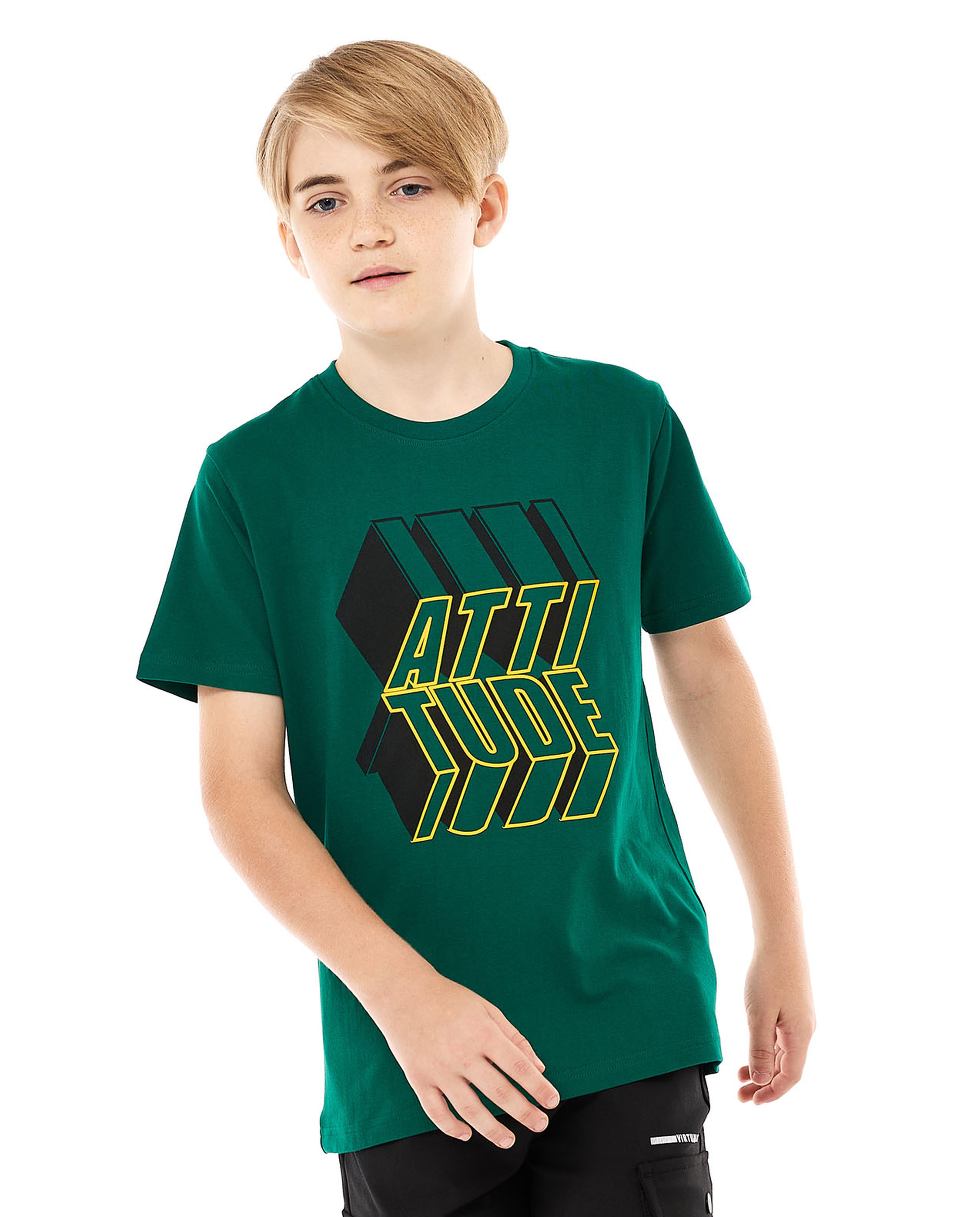 تيشيرت برقبة دائرية وأكمام قصيرة بطبعة جرافيك