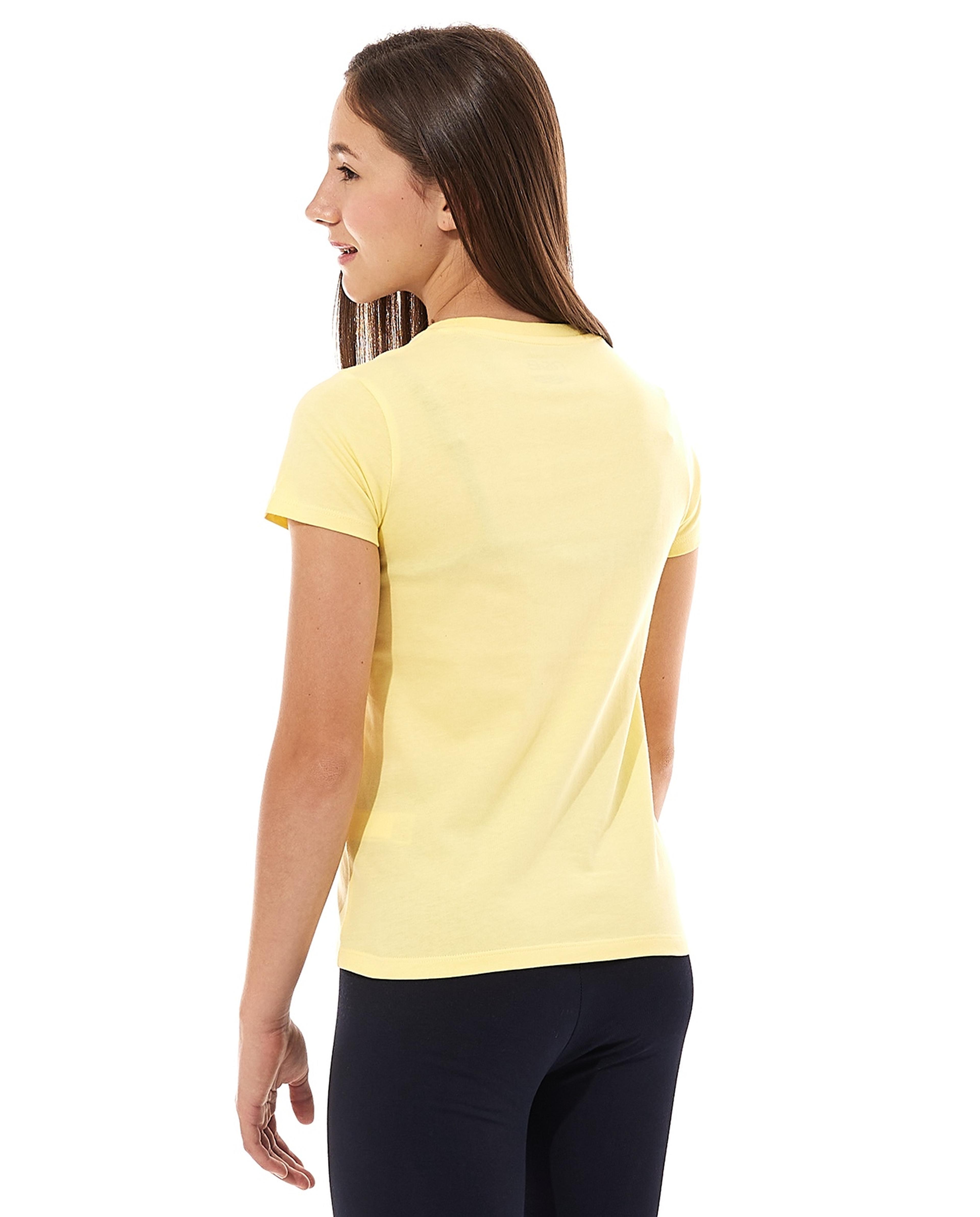 تيشيرت بطبعة وياقة مستديرة وأكمام قصيرة