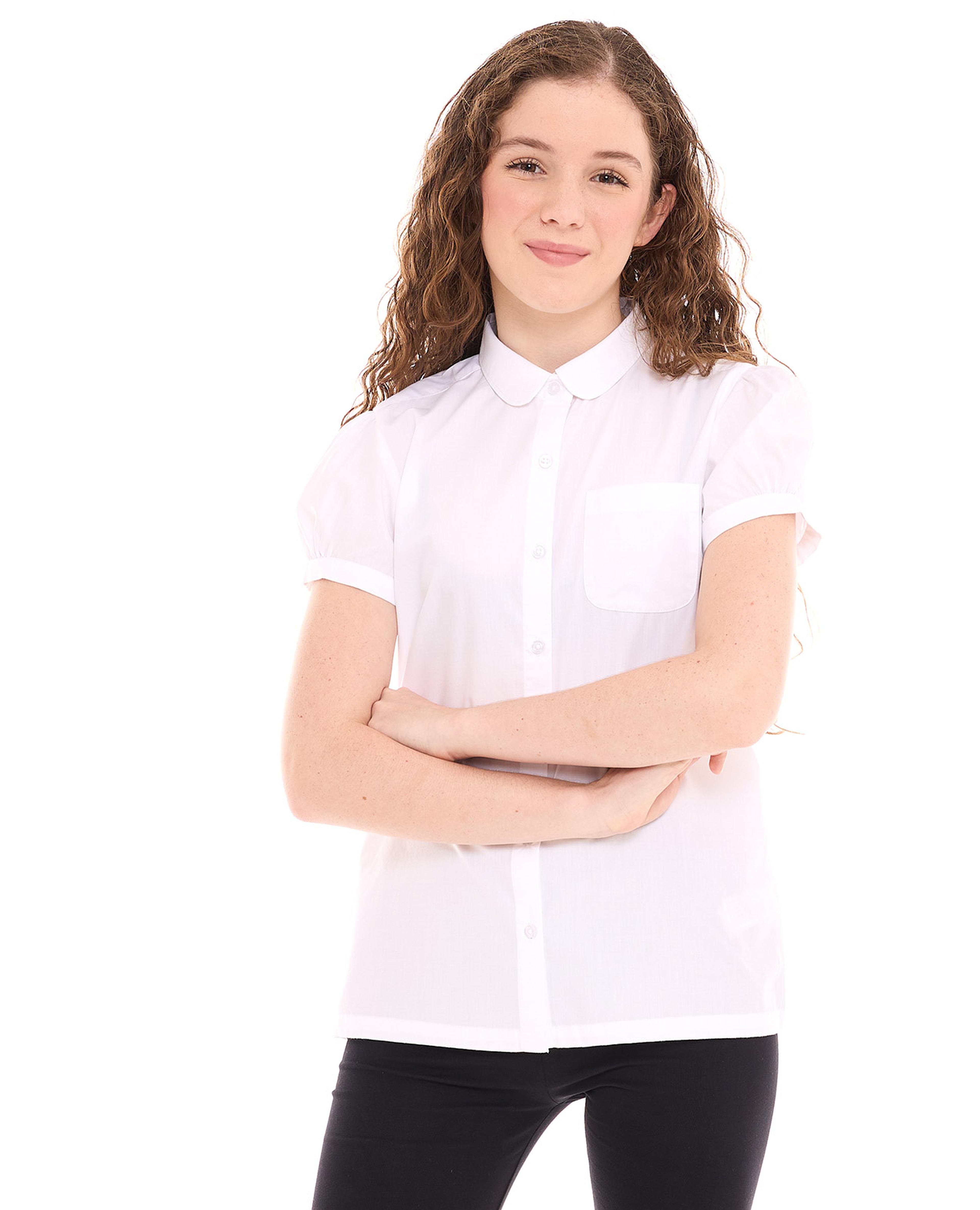 قميص بياقة بيتر بان وأكمام قصيرة