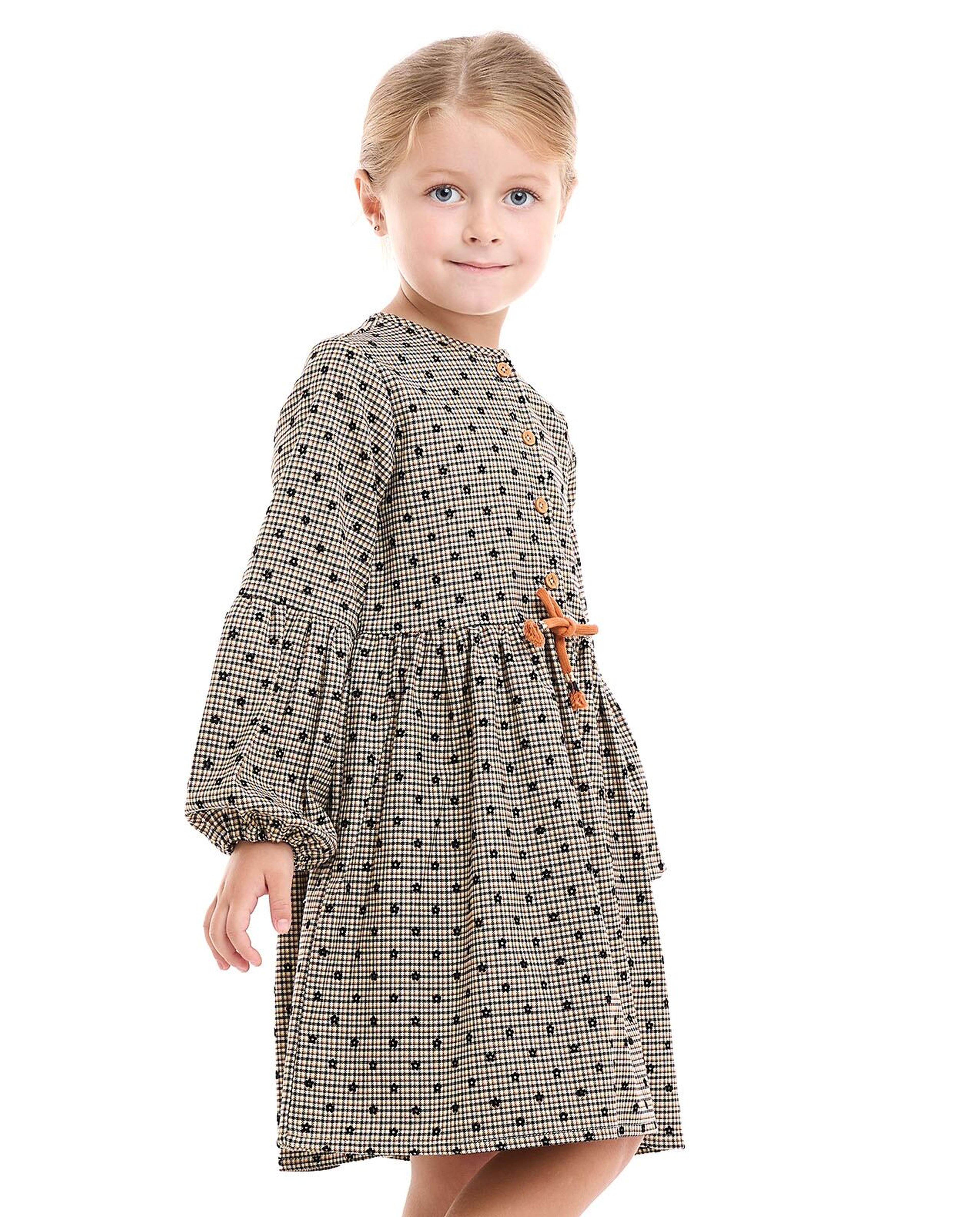 فستان واسع بطبعة وأكمام طويلة