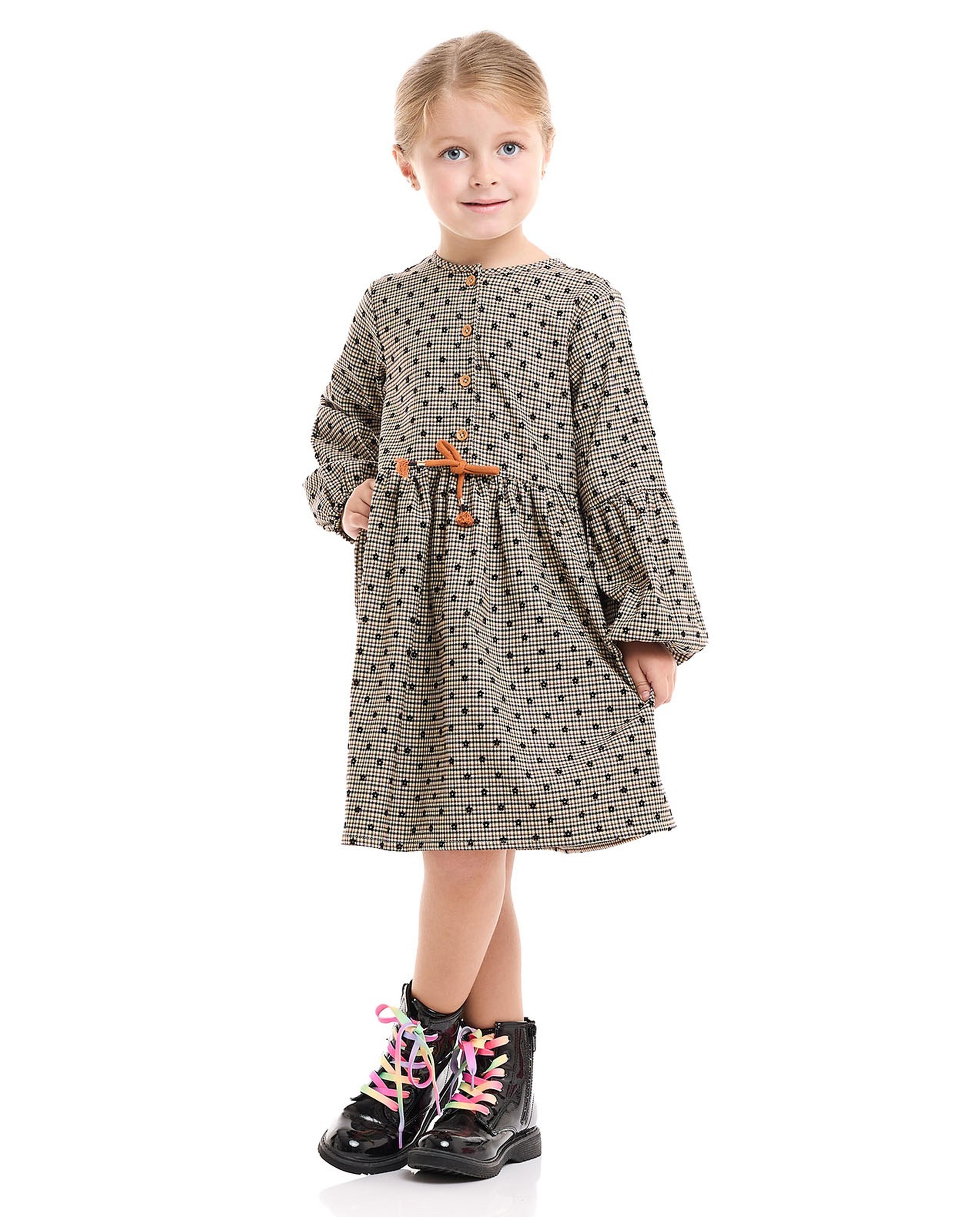 فستان واسع بطبعة وأكمام طويلة