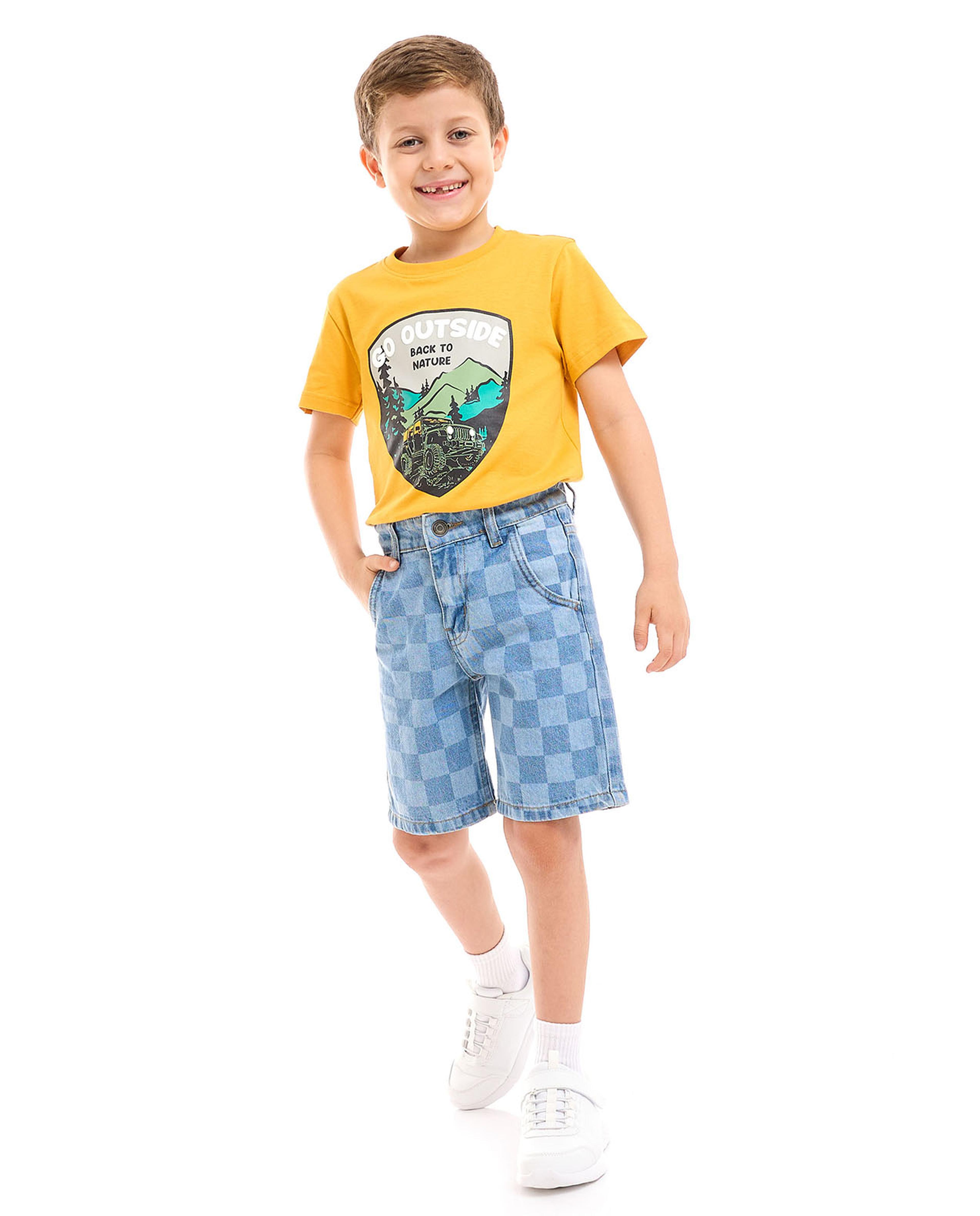 تيشيرت بطبعة وياقة دائرية وأكمام قصيرة