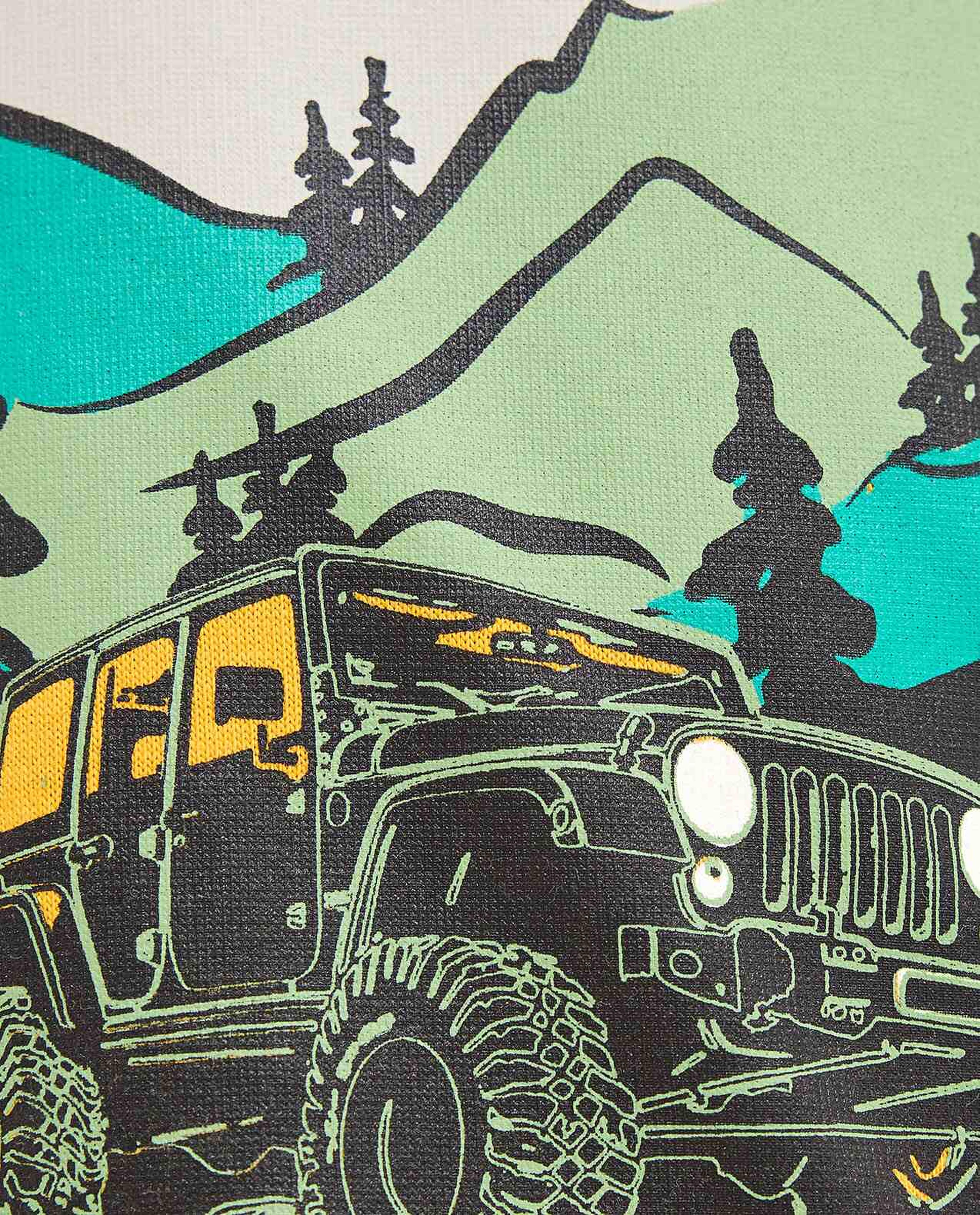 تيشيرت بطبعة وياقة دائرية وأكمام قصيرة