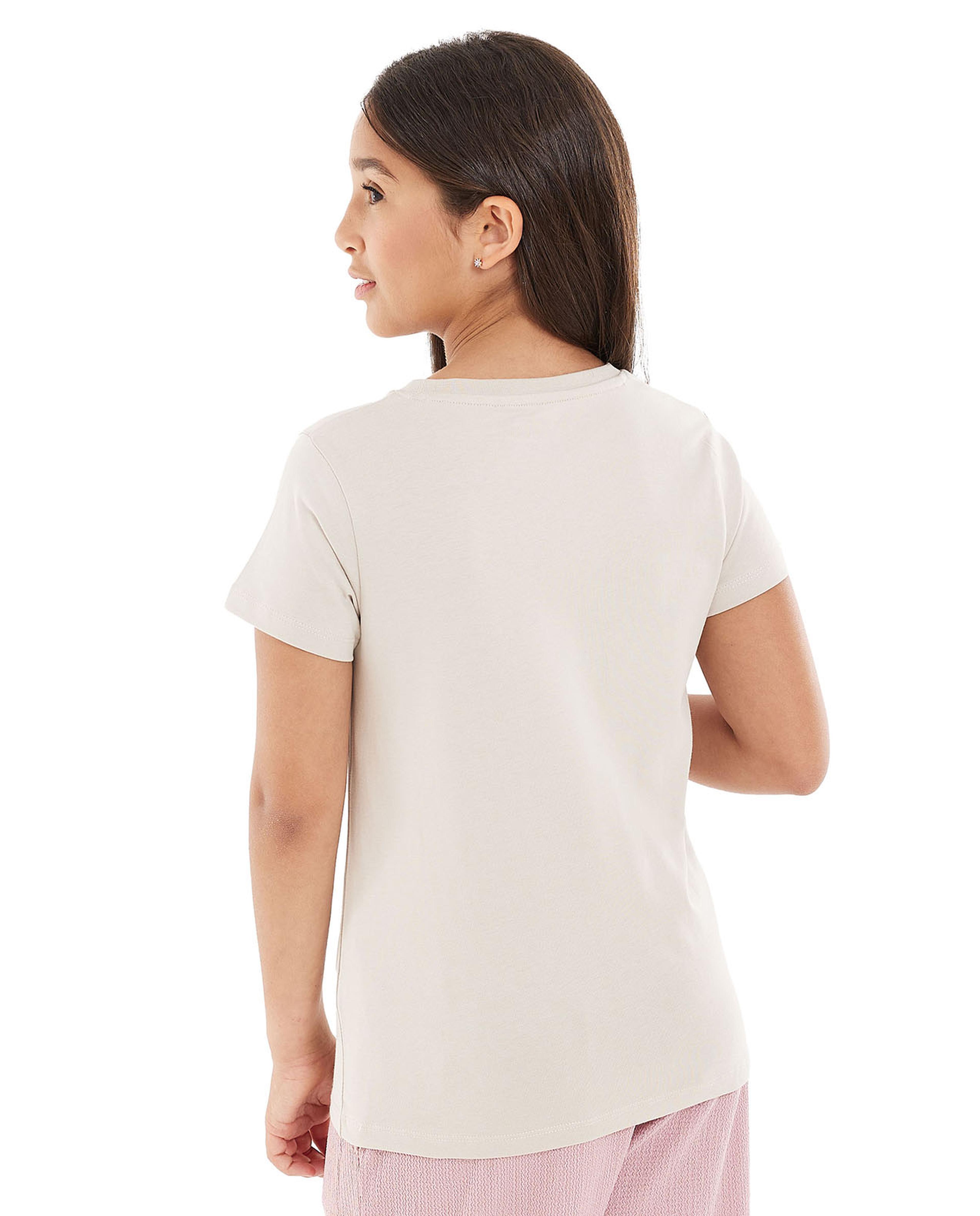 تيشيرت بطبعة جرافيك وياقة مستديرة بأكمام قصيرة