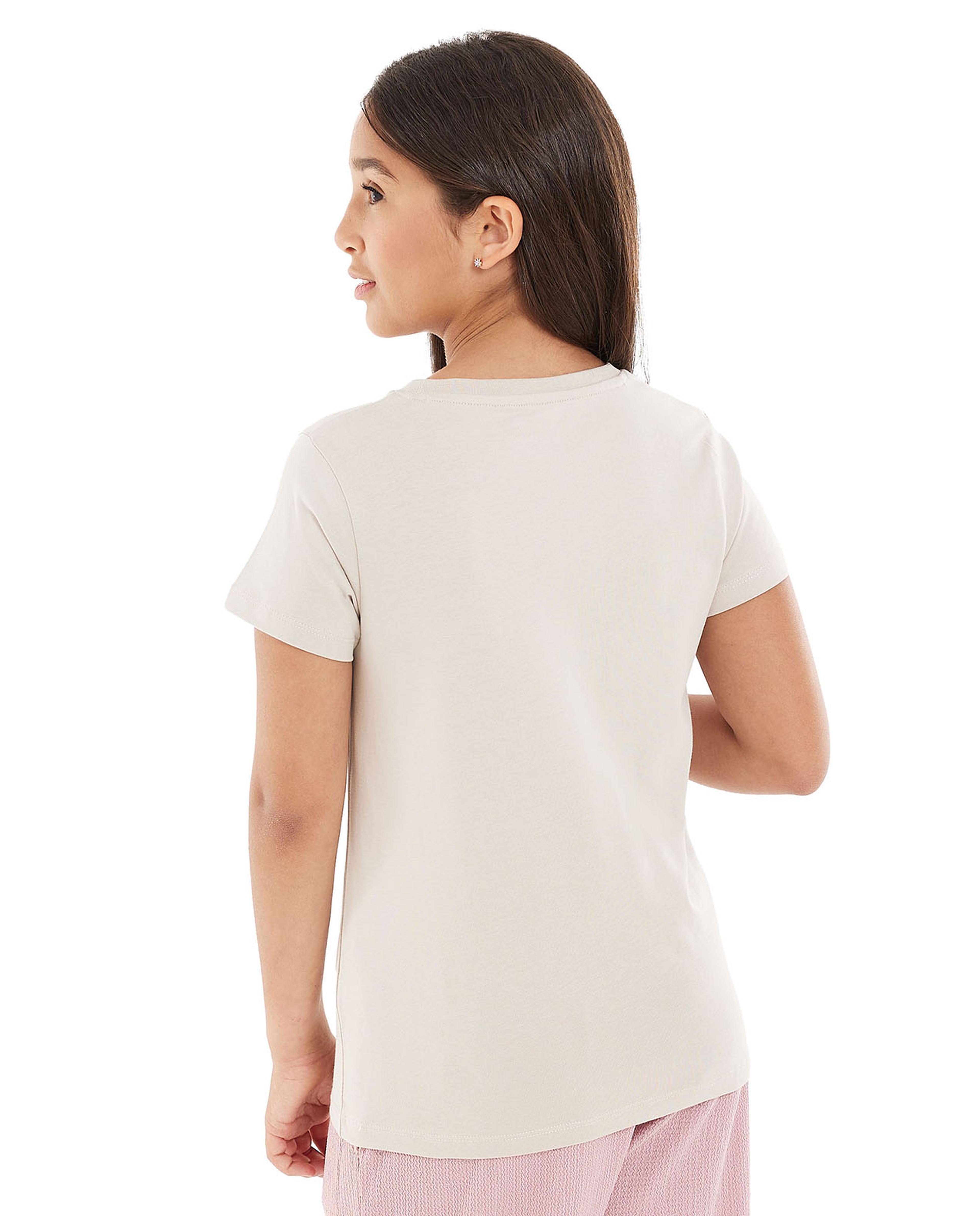 تيشيرت بطبعة جرافيك وياقة مستديرة بأكمام قصيرة