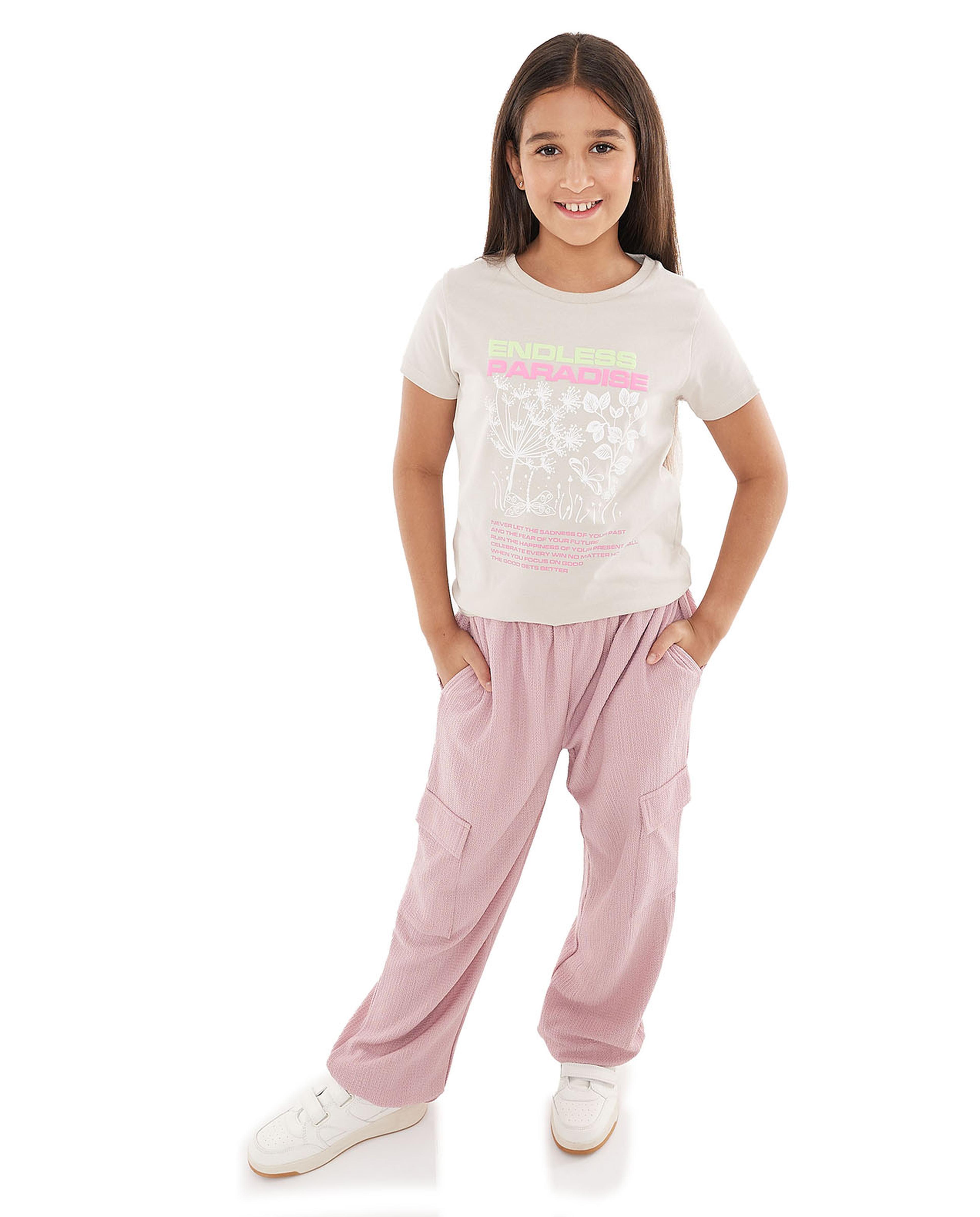 تيشيرت بطبعة جرافيك وياقة مستديرة بأكمام قصيرة