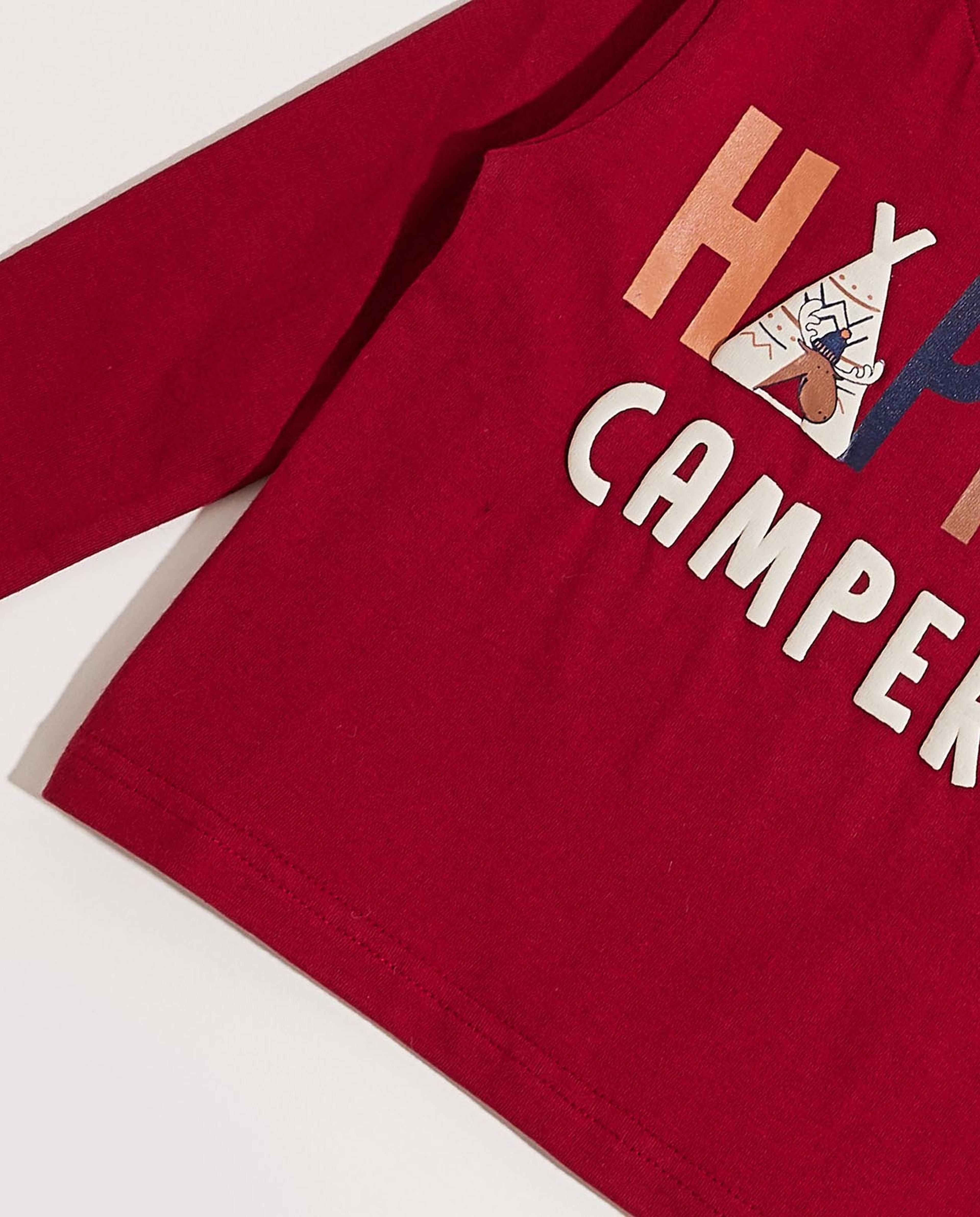 سويتشيرت مطبوع بياقة دائرية وأكمام طويلة